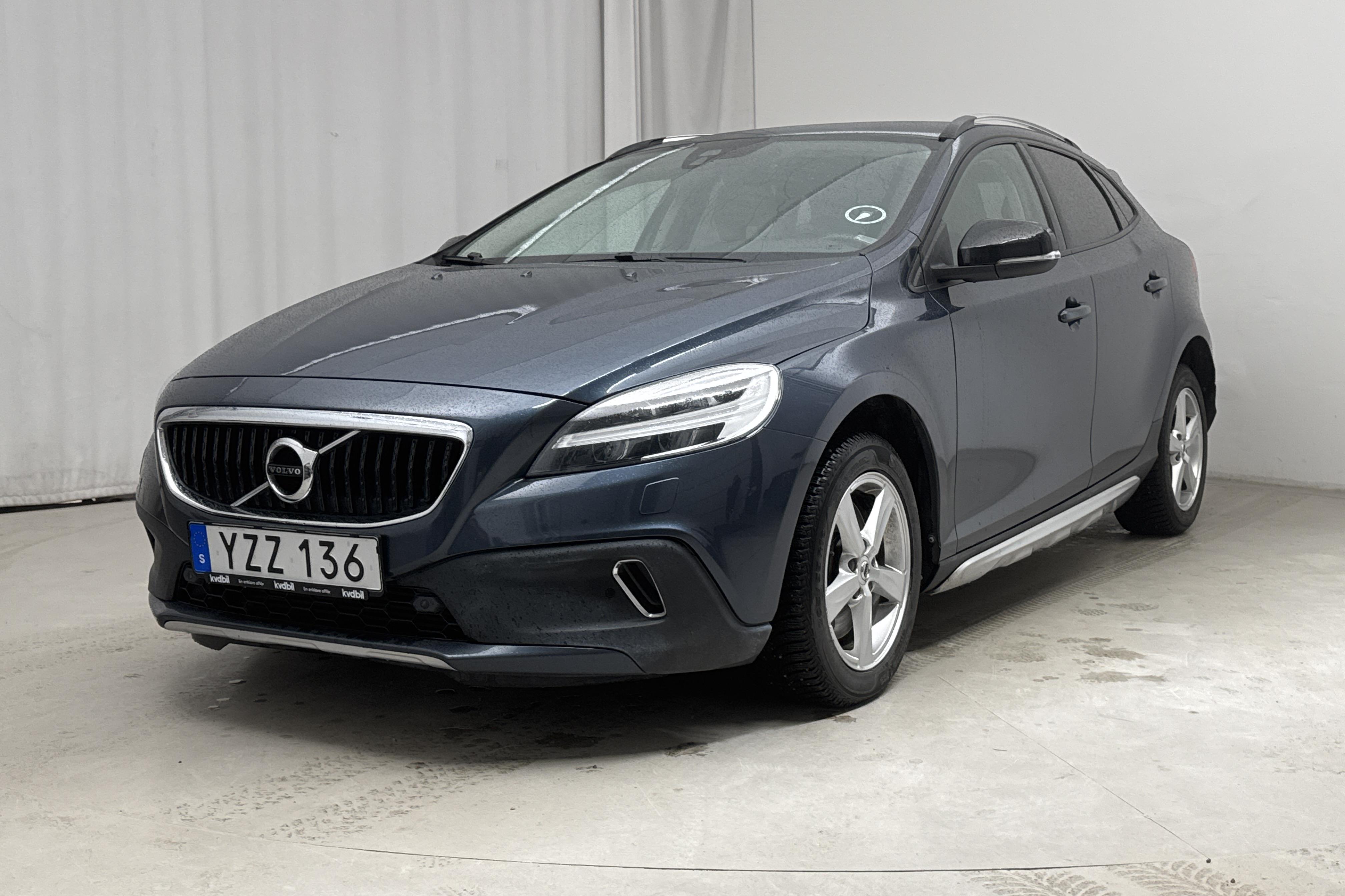 Volvo V40 Cross Country T3 (152hk) - 10 839 mil - Automat - Dark Blue - 2018