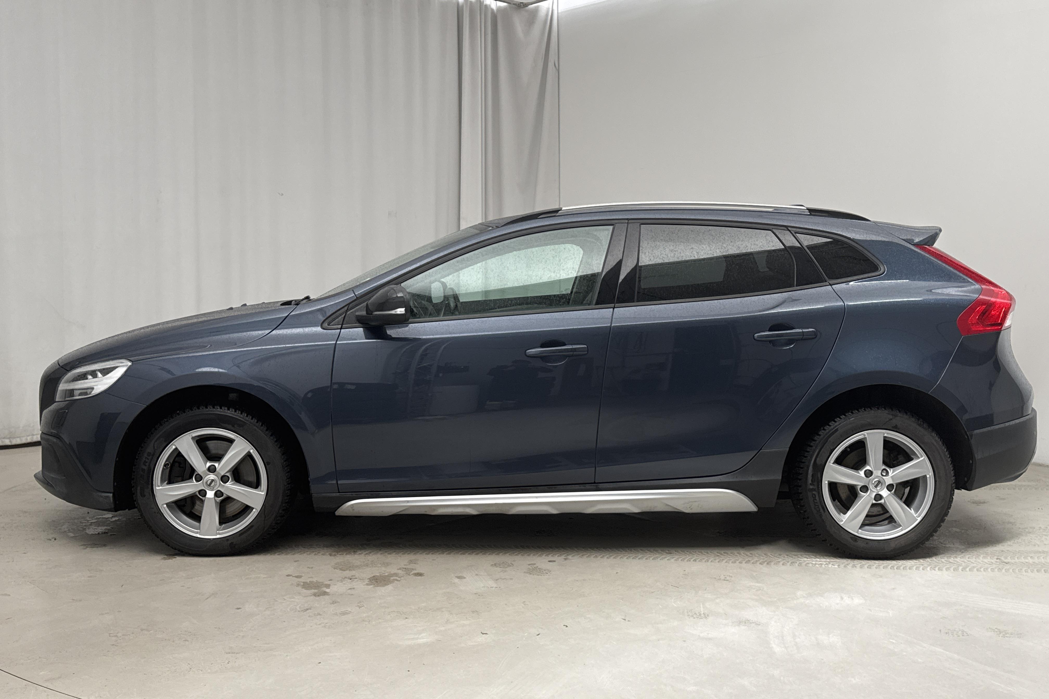 Volvo V40 Cross Country T3 (152hk) - 10 839 mil - Automat - Dark Blue - 2018