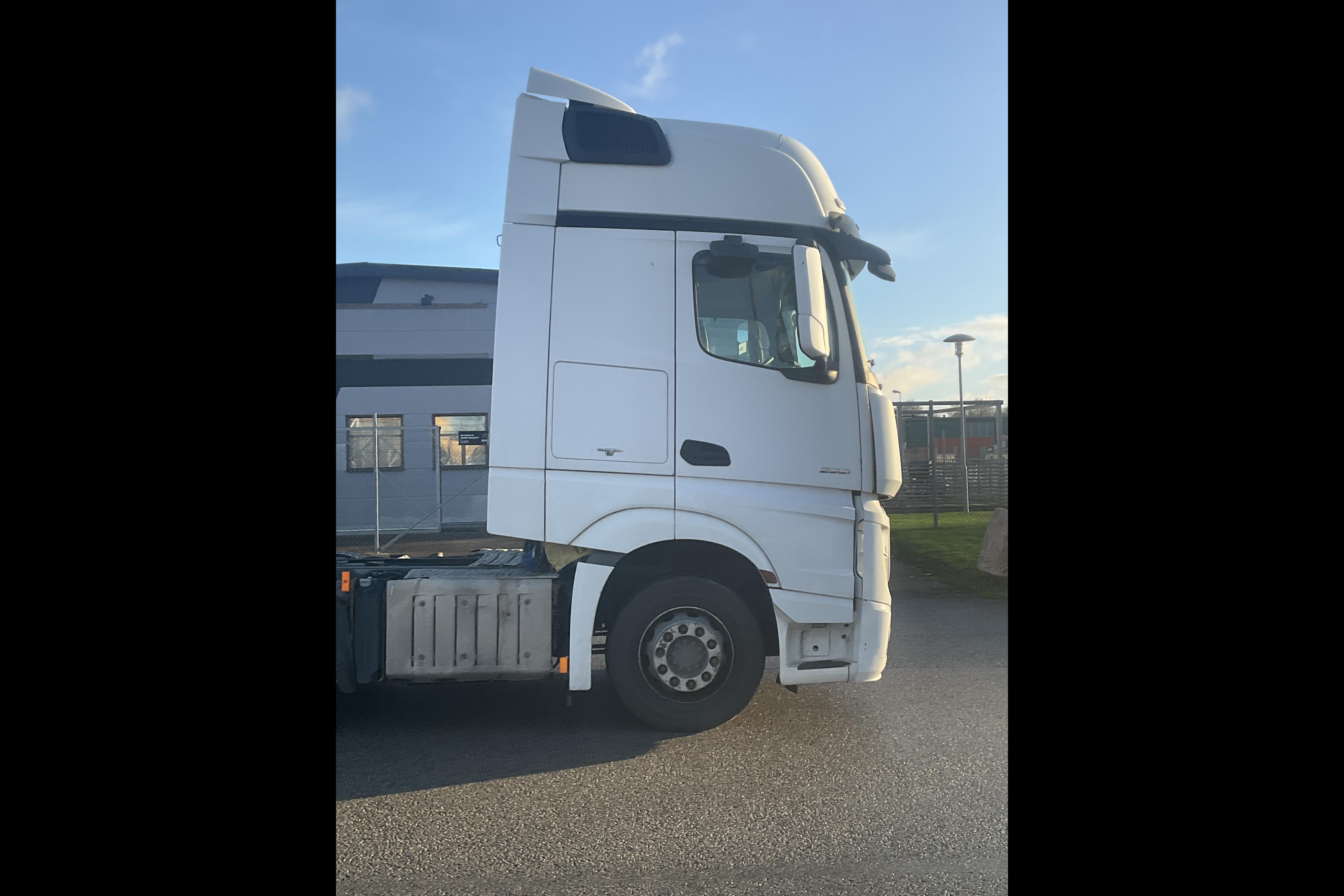 Mercedes ACTROS 963 - 1 149 299 km - Automatyczna - biały - 2014