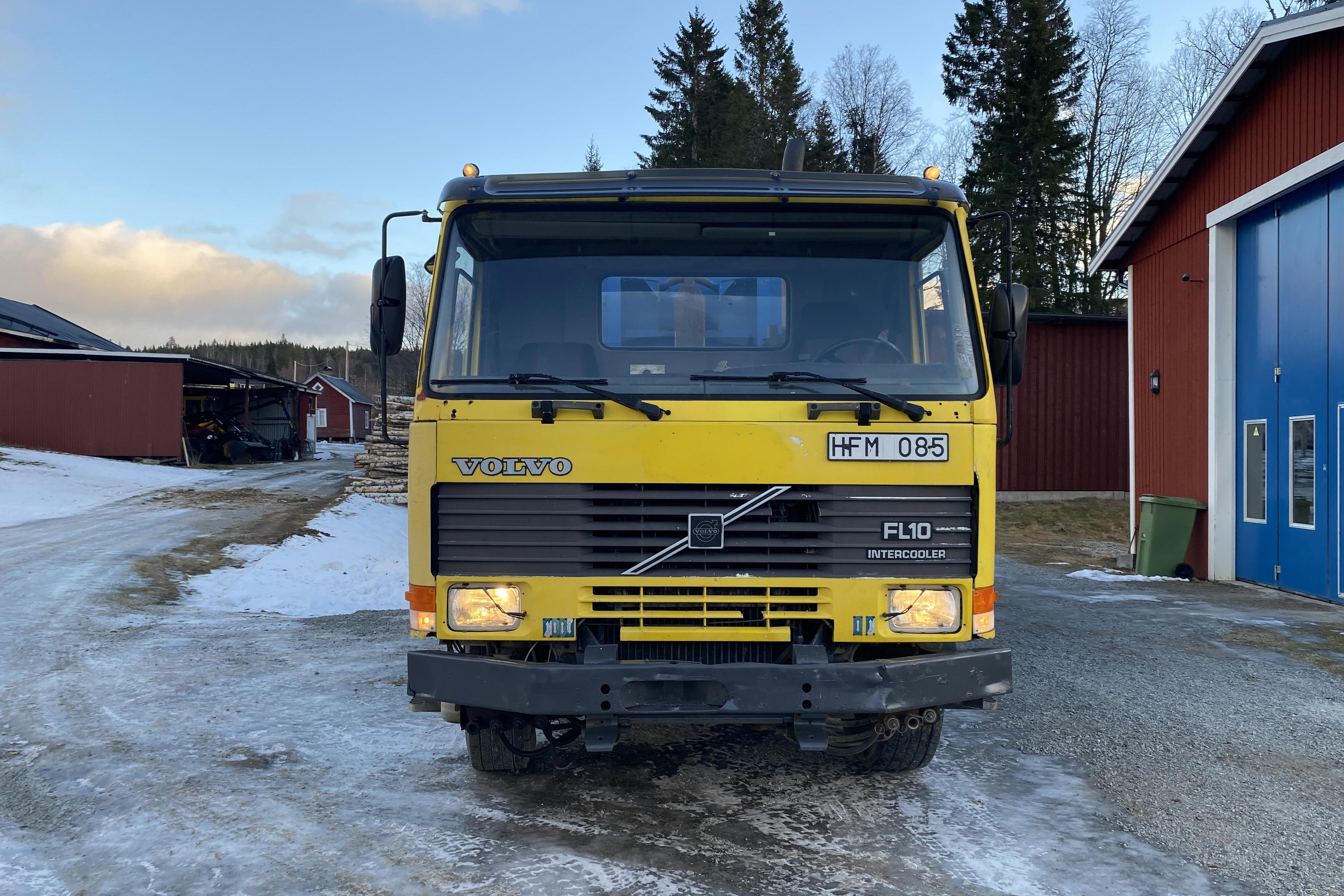 VOLVO FL10 6X2 - 293 887 km - Automatic - yellow - 1991