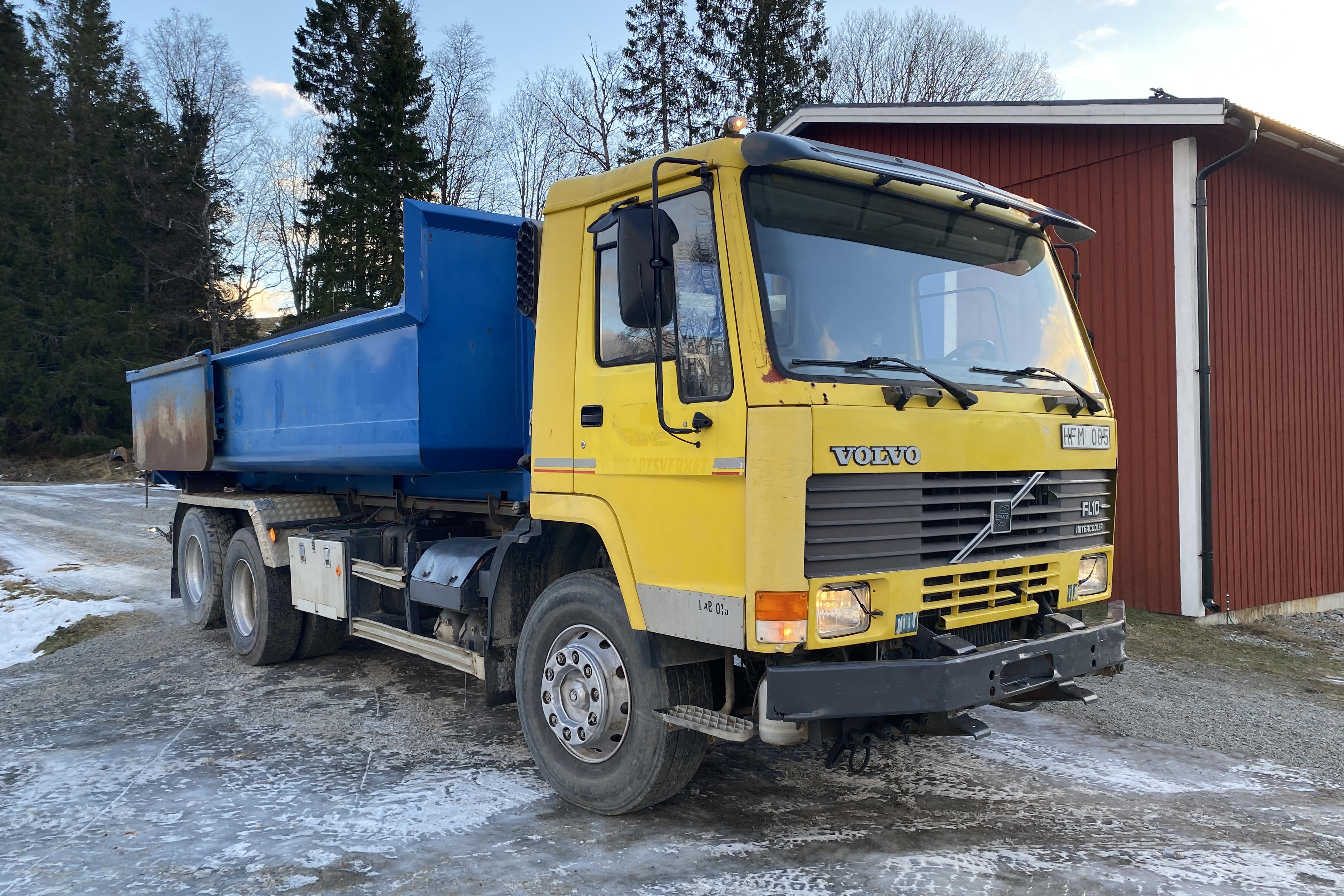 VOLVO FL10 6X2 - 293 887 km - Automatic - yellow - 1991