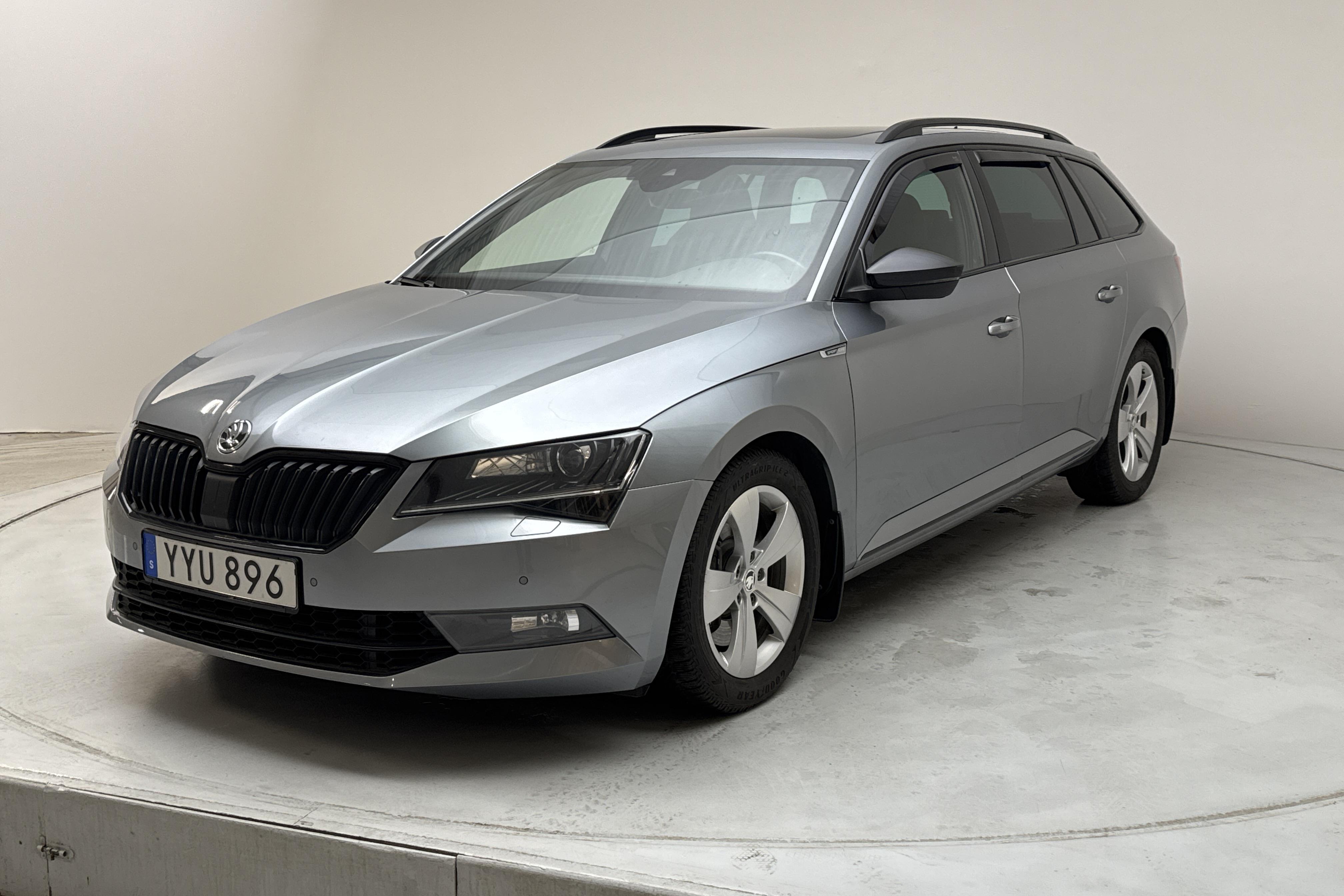 Skoda Superb 2.0 TSI Kombi 4x4 (280hk) - 12 249 mil - Automat - grå - 2018