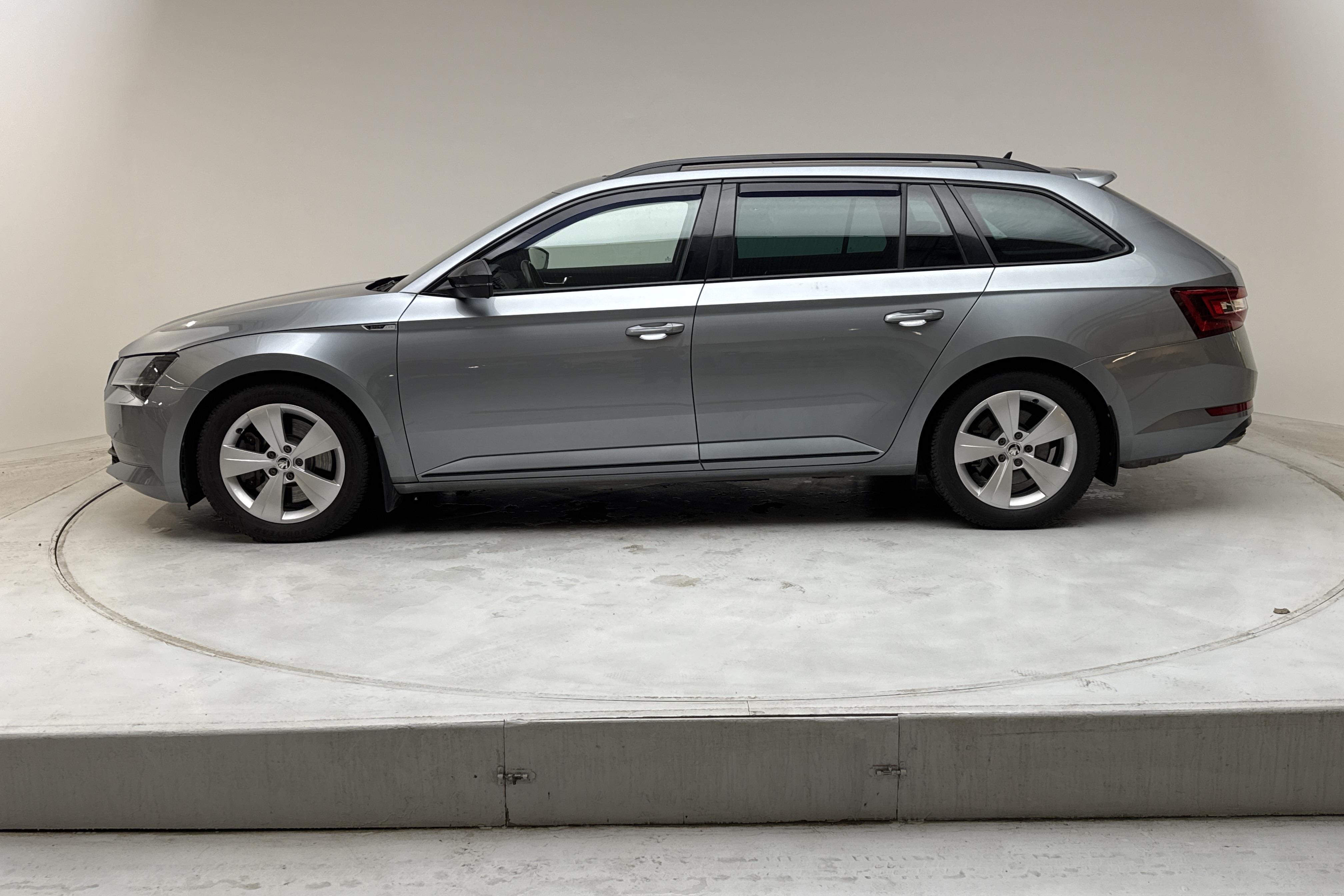 Skoda Superb 2.0 TSI Kombi 4x4 (280hk) - 12 249 mil - Automat - grå - 2018