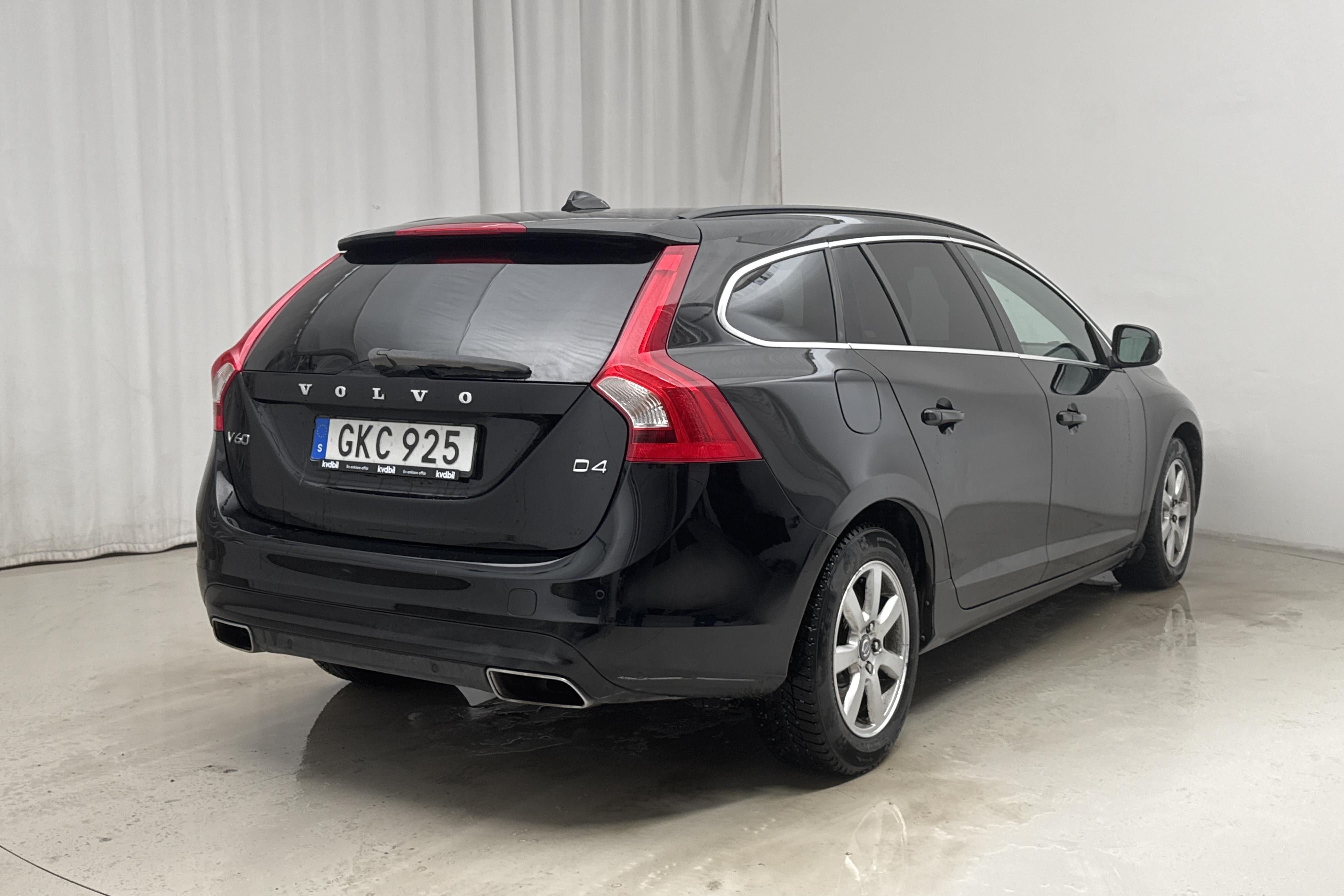 Volvo V60 D4 (181hk) - 200 480 km - Manualna - czarny - 2014