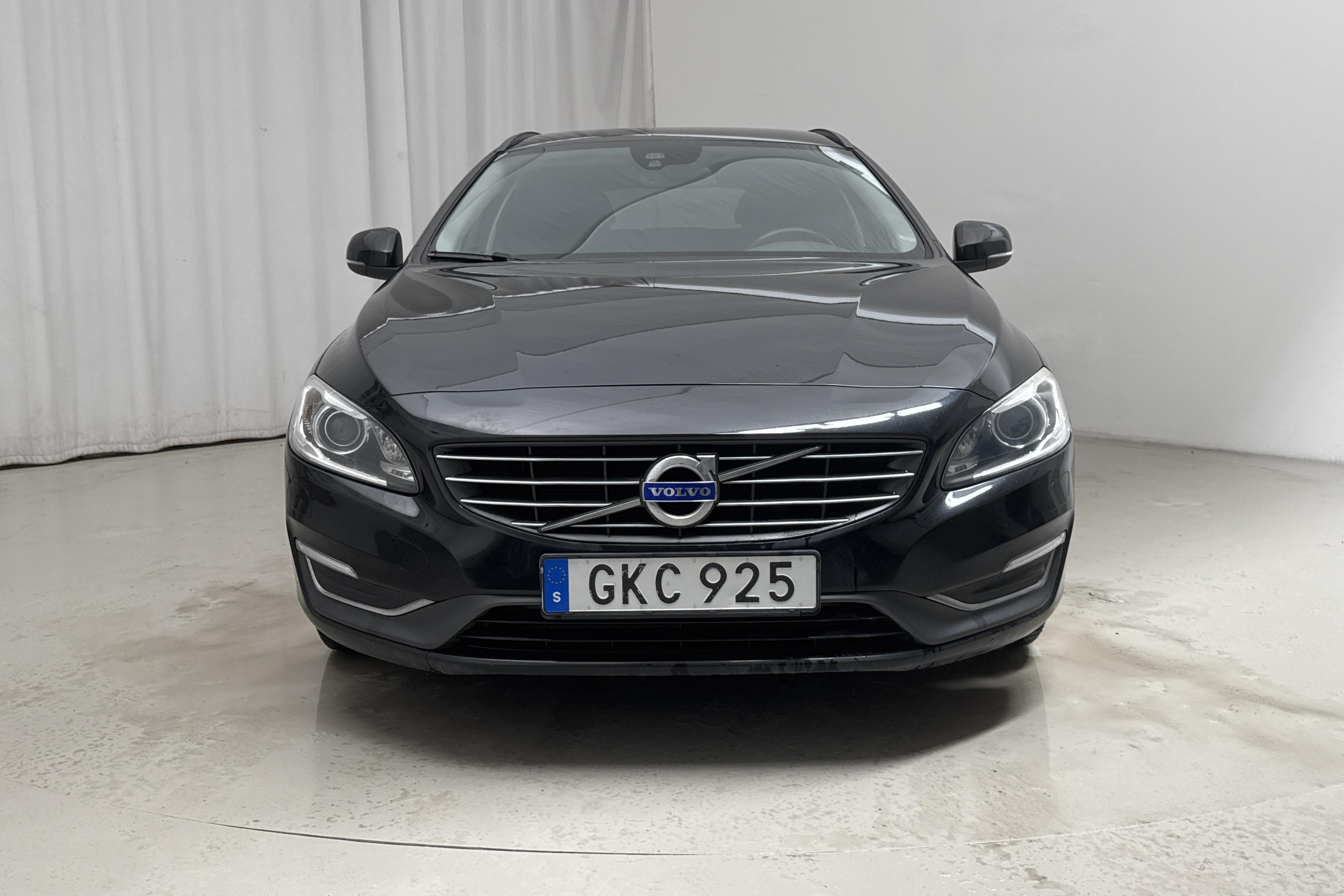 Volvo V60 D4 (181hk) - 200 480 km - Manualna - czarny - 2014