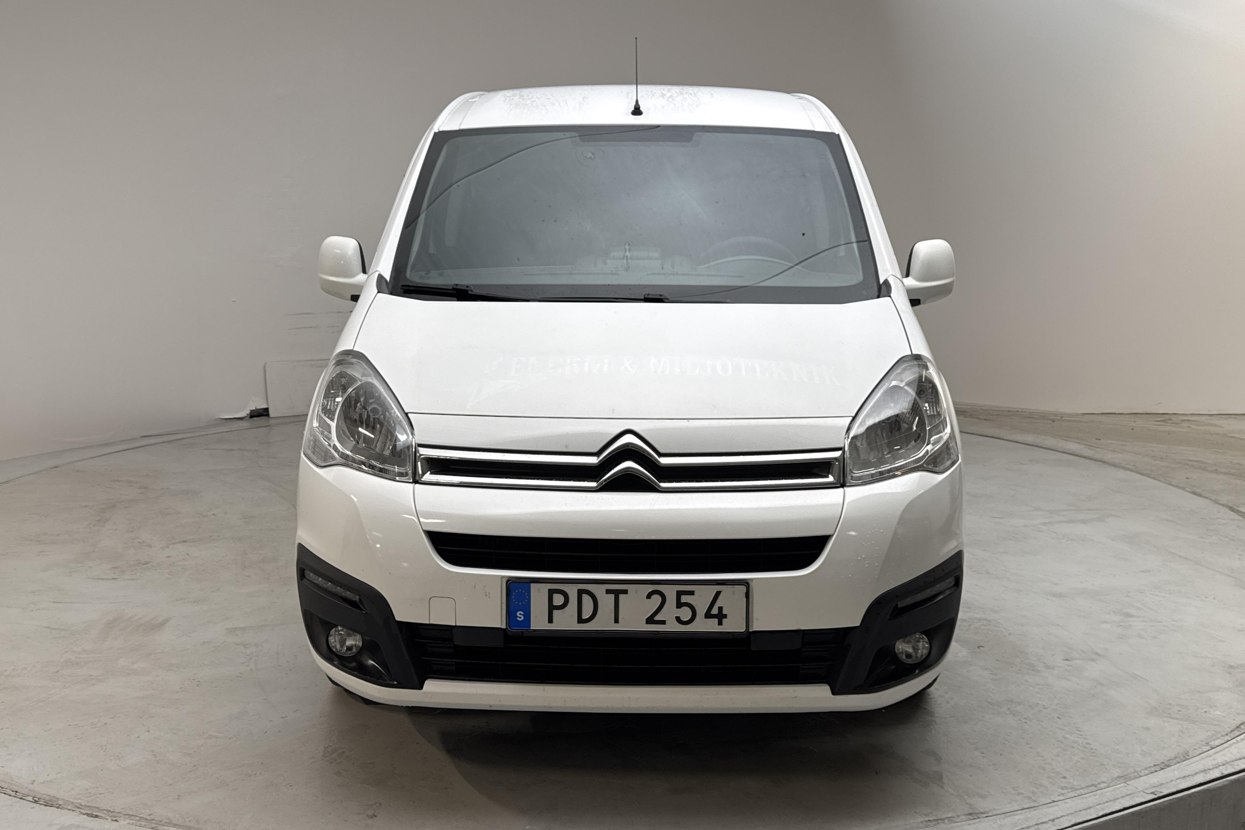 Citroen Berlingo 1.6 BlueHDi Skåp (100hk) - 127 800 km - Manuaalinen - valkoinen - 2017