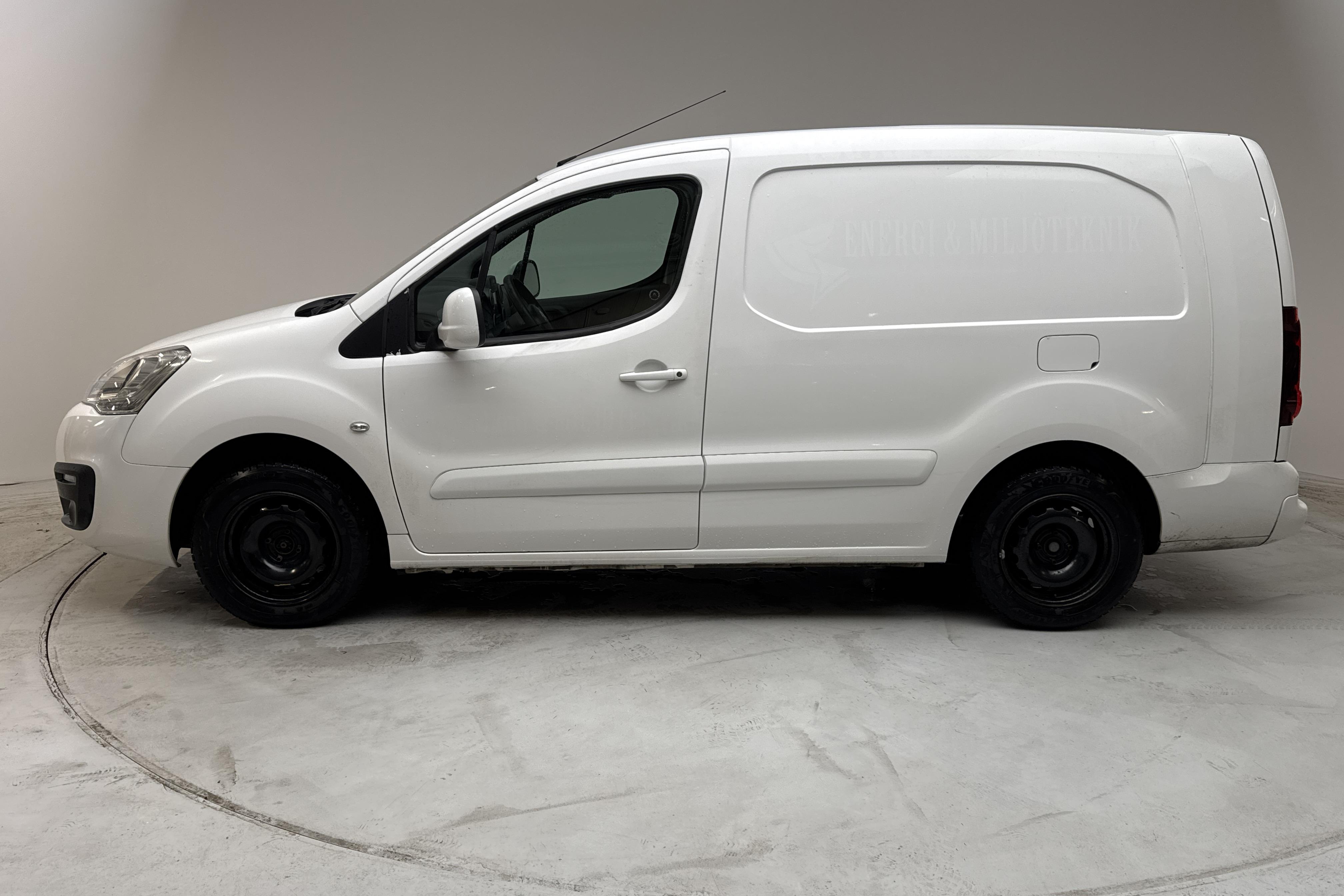 Citroen Berlingo 1.6 BlueHDi Skåp (100hk) - 127 800 km - Manuaalinen - valkoinen - 2017