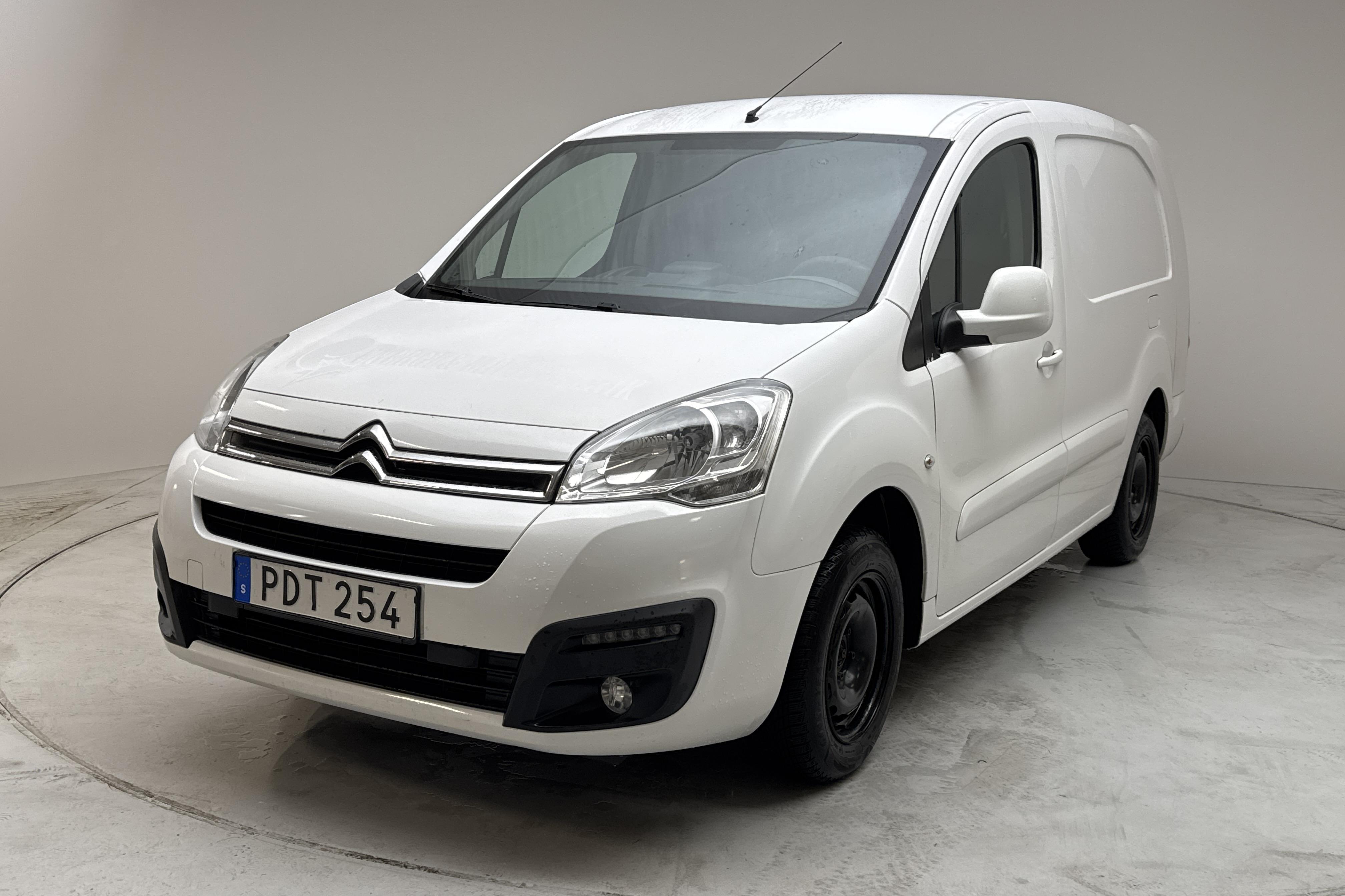 Citroen Berlingo 1.6 BlueHDi Skåp (100hk) - 127 800 km - Manuaalinen - valkoinen - 2017