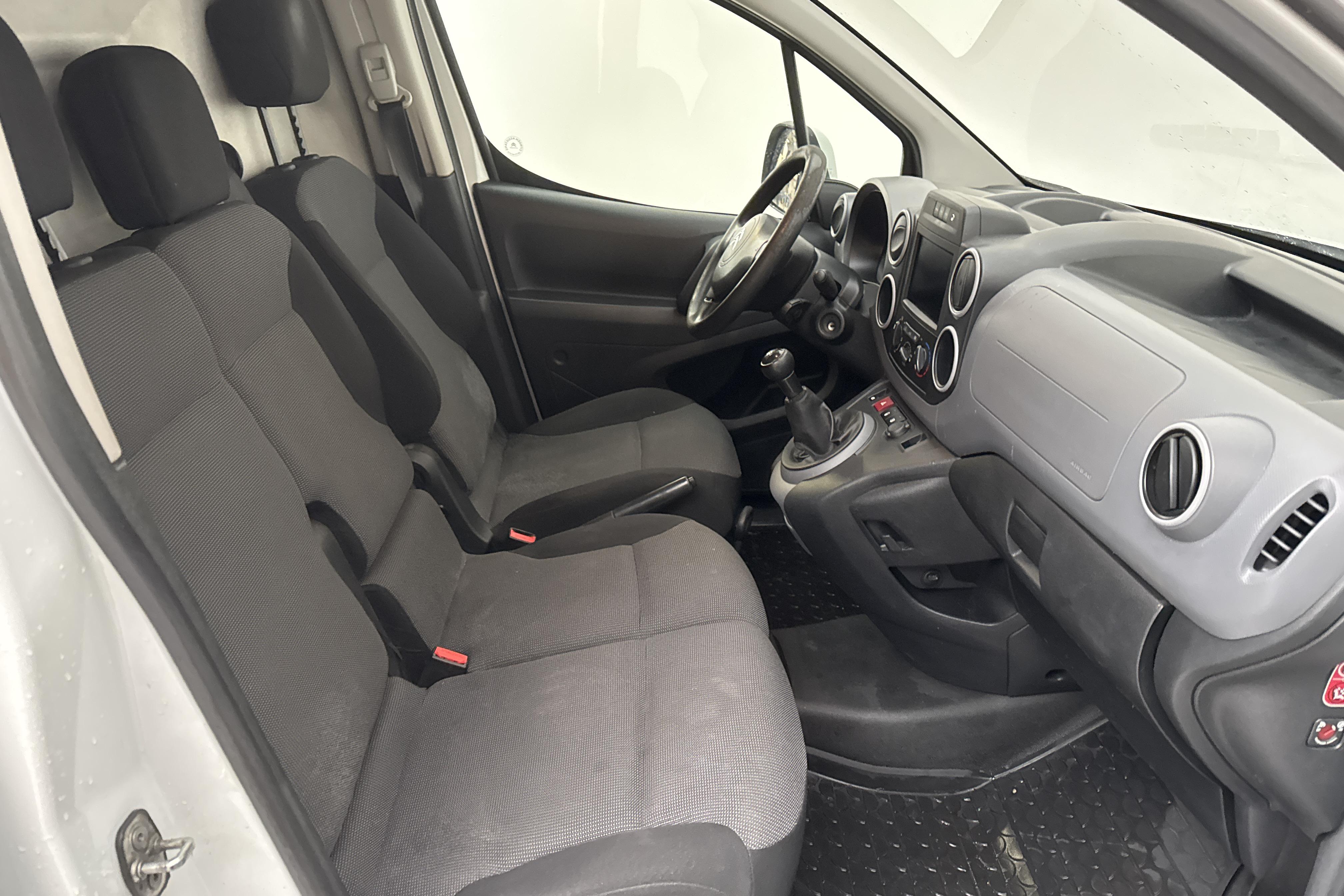 Citroen Berlingo 1.6 BlueHDi Skåp (100hk) - 127 800 km - Manuaalinen - valkoinen - 2017