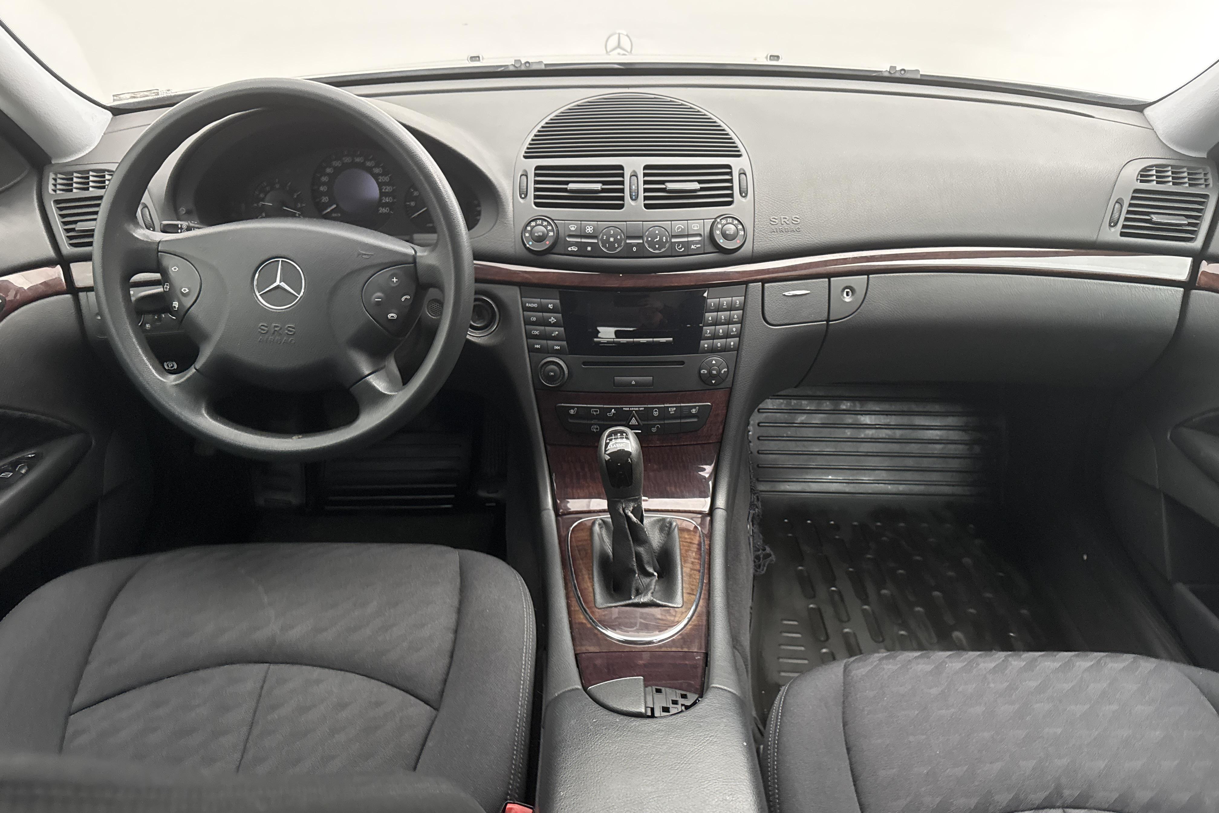 Mercedes E 200 Kompressor Kombi W211 (163hk) - 172 790 km - Manual - silver - 2004