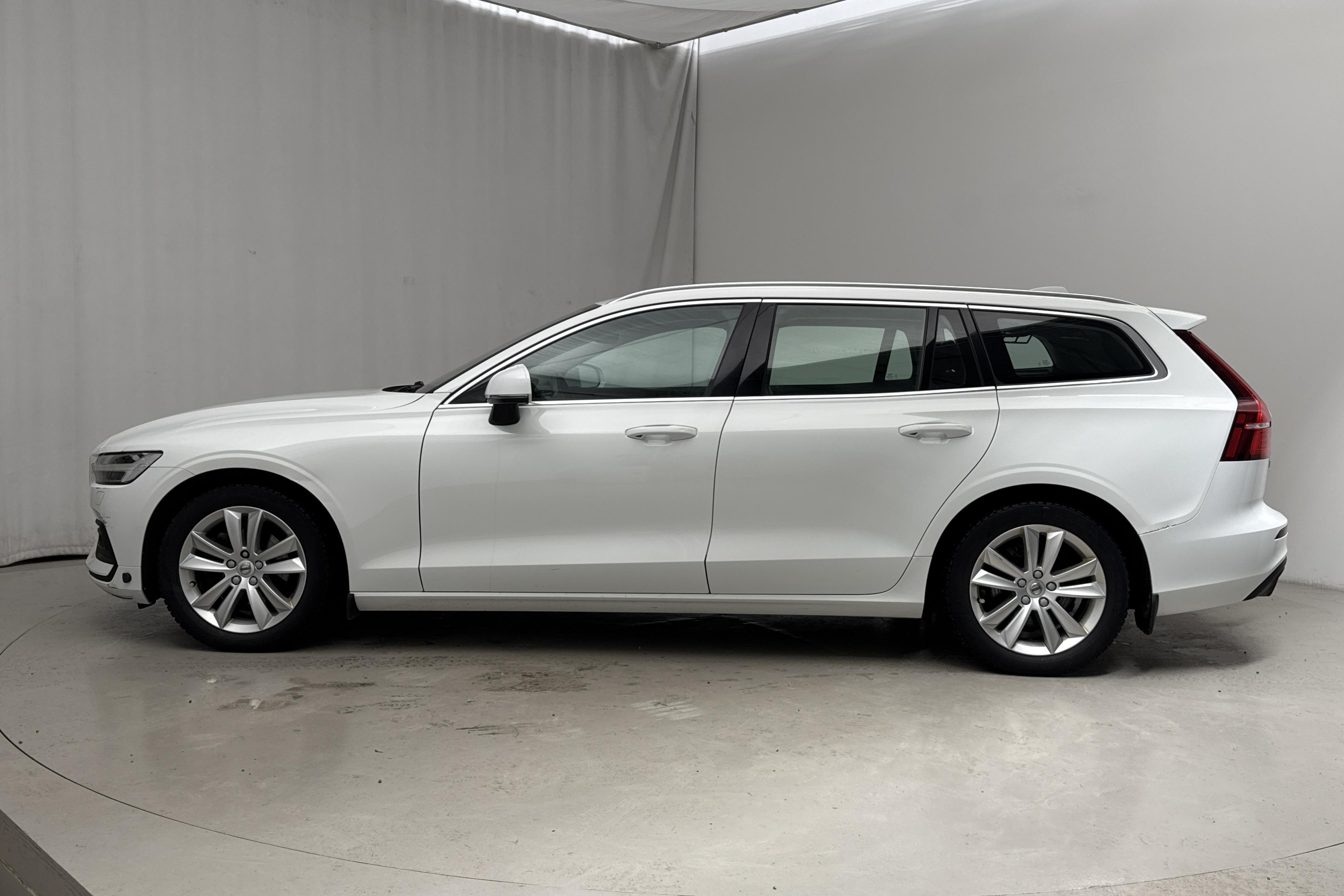 Volvo V60 B4 Mildhybrid, Diesel (197hk) - 12 481 mil - Automat - vit - 2021