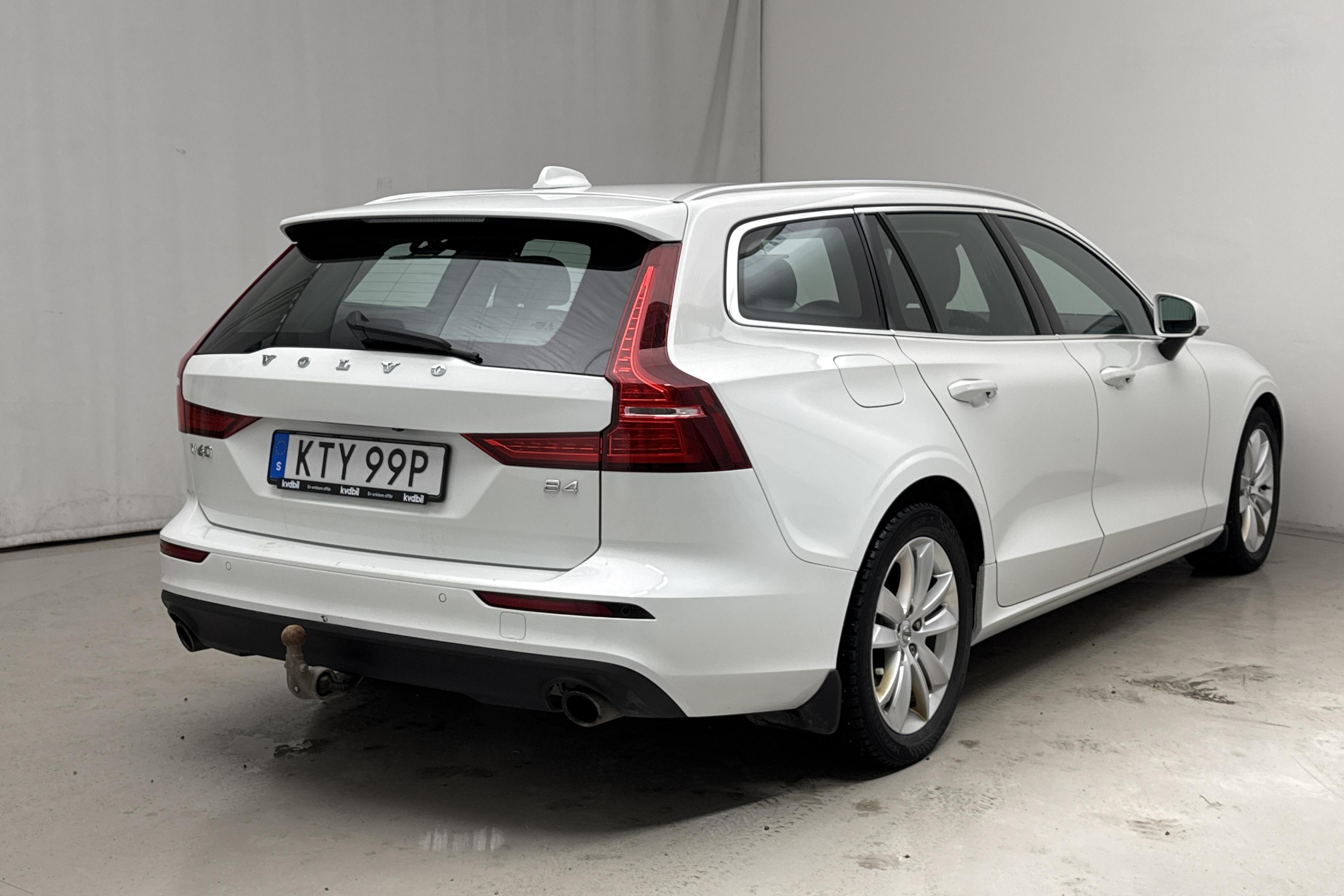 Volvo V60 B4 Mildhybrid, Diesel (197hk) - 12 481 mil - Automat - vit - 2021