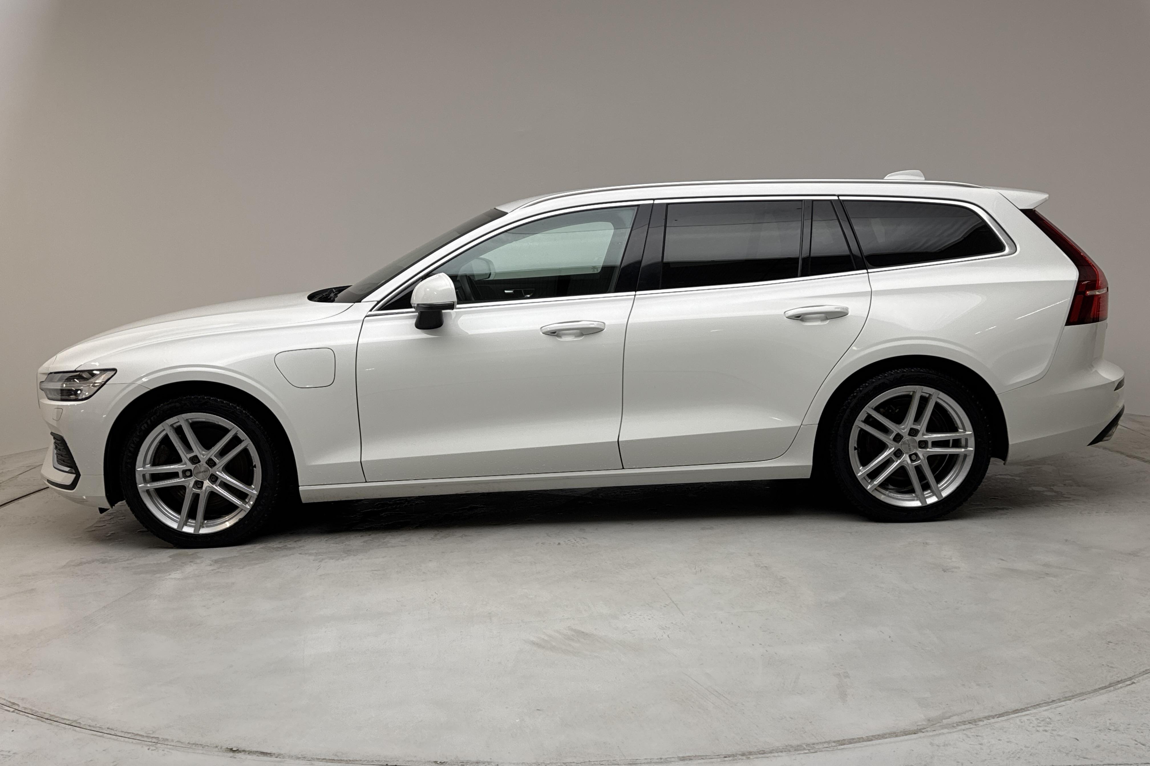 Volvo V60 T6 AWD Twin Engine (340hk) - 9 182 mil - Automat - vit - 2021