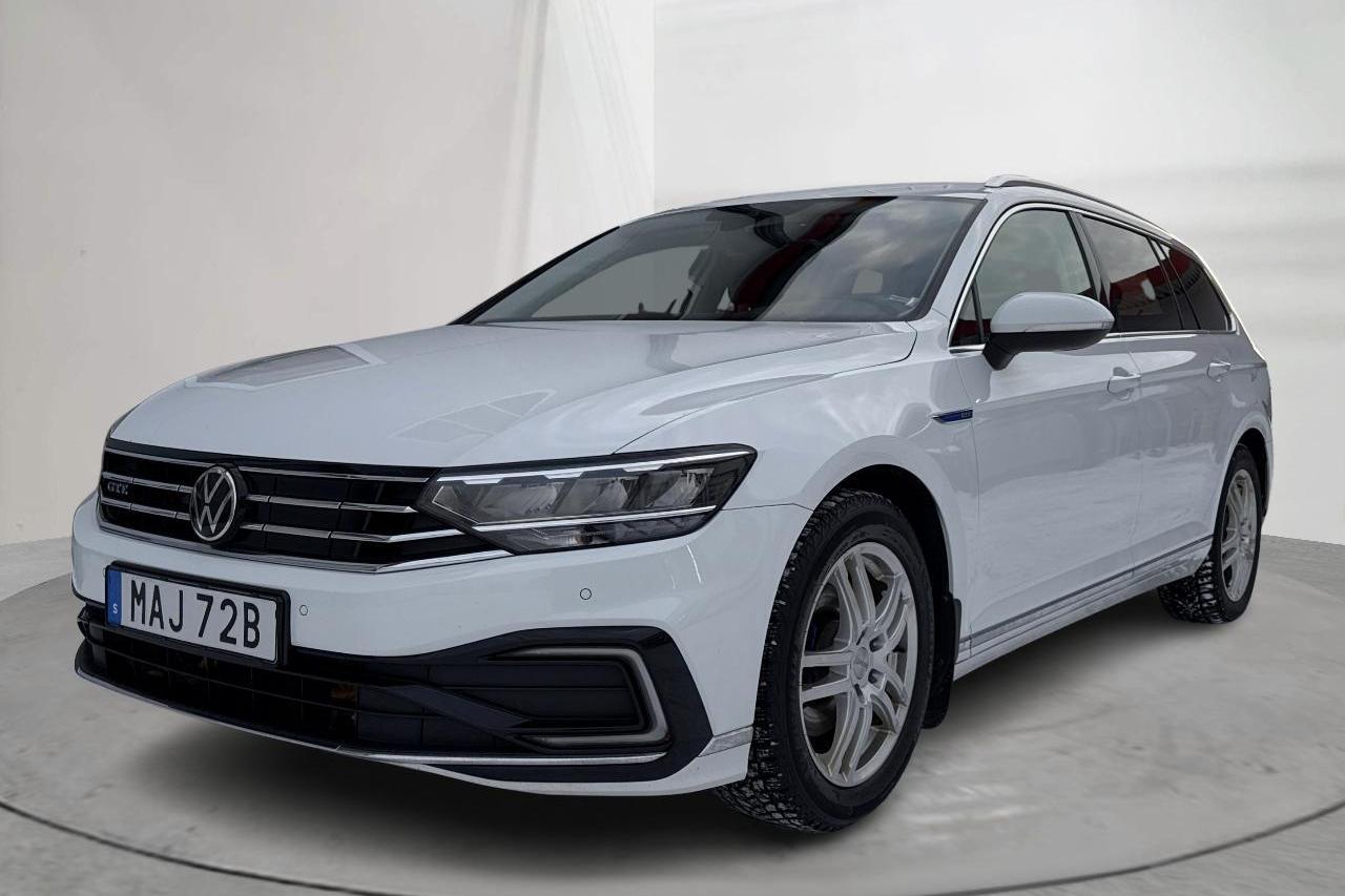 VW Passat 1.4 GTE Sportscombi (218hk) - 14 932 mil - Automat - vit - 2022