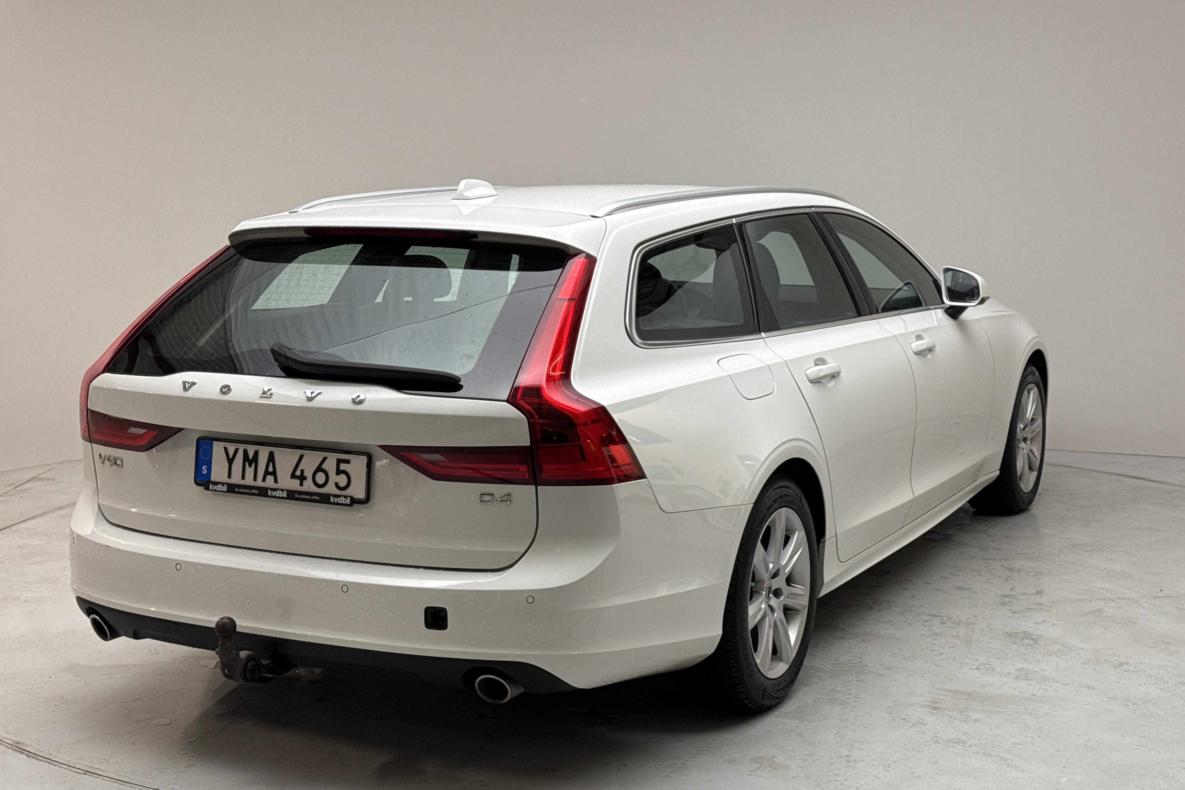 Volvo V90 D4 (190hk) - 176 090 km - Automatyczna - biały - 2019