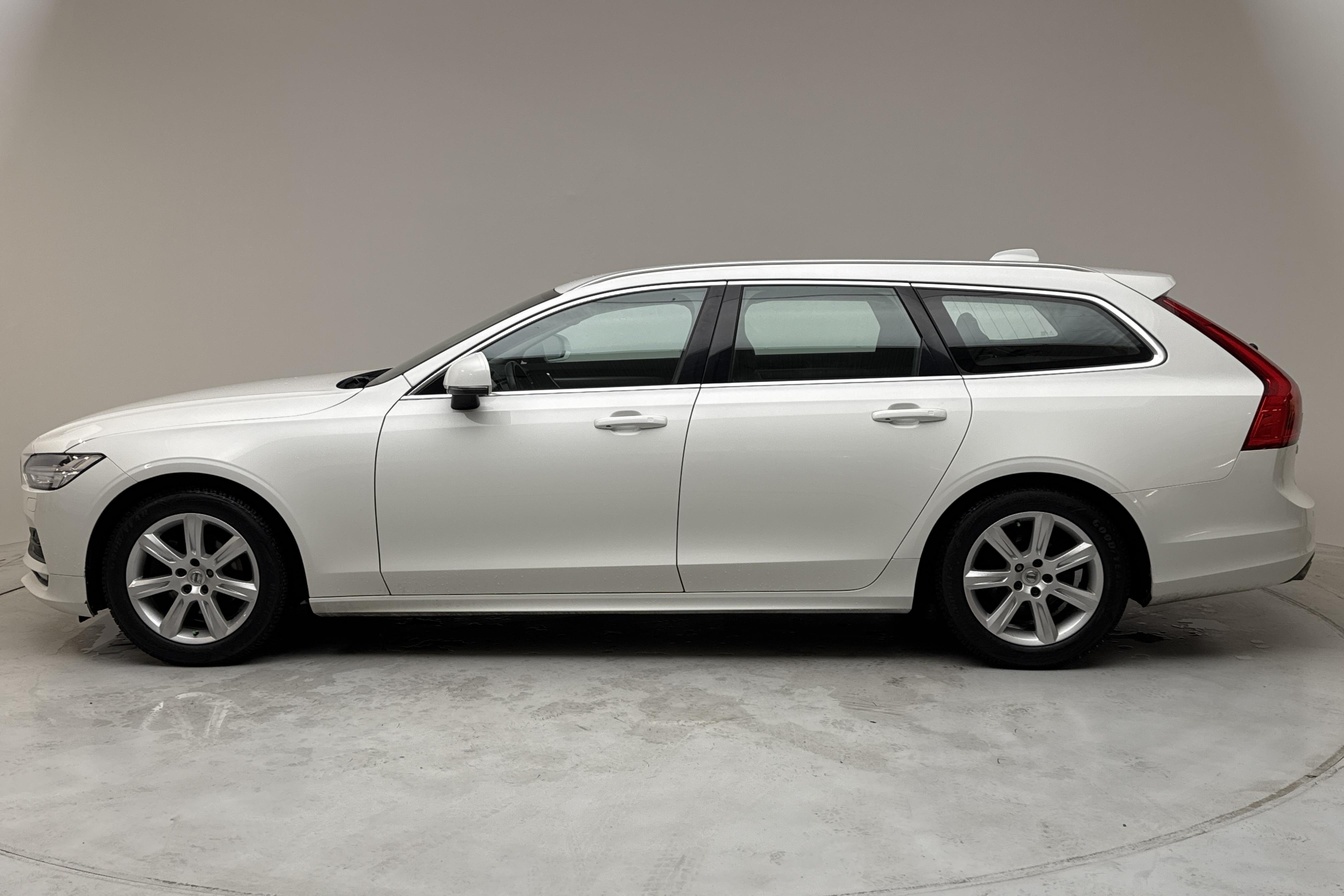 Volvo V90 D4 (190hk) - 176 090 km - Automatyczna - biały - 2019