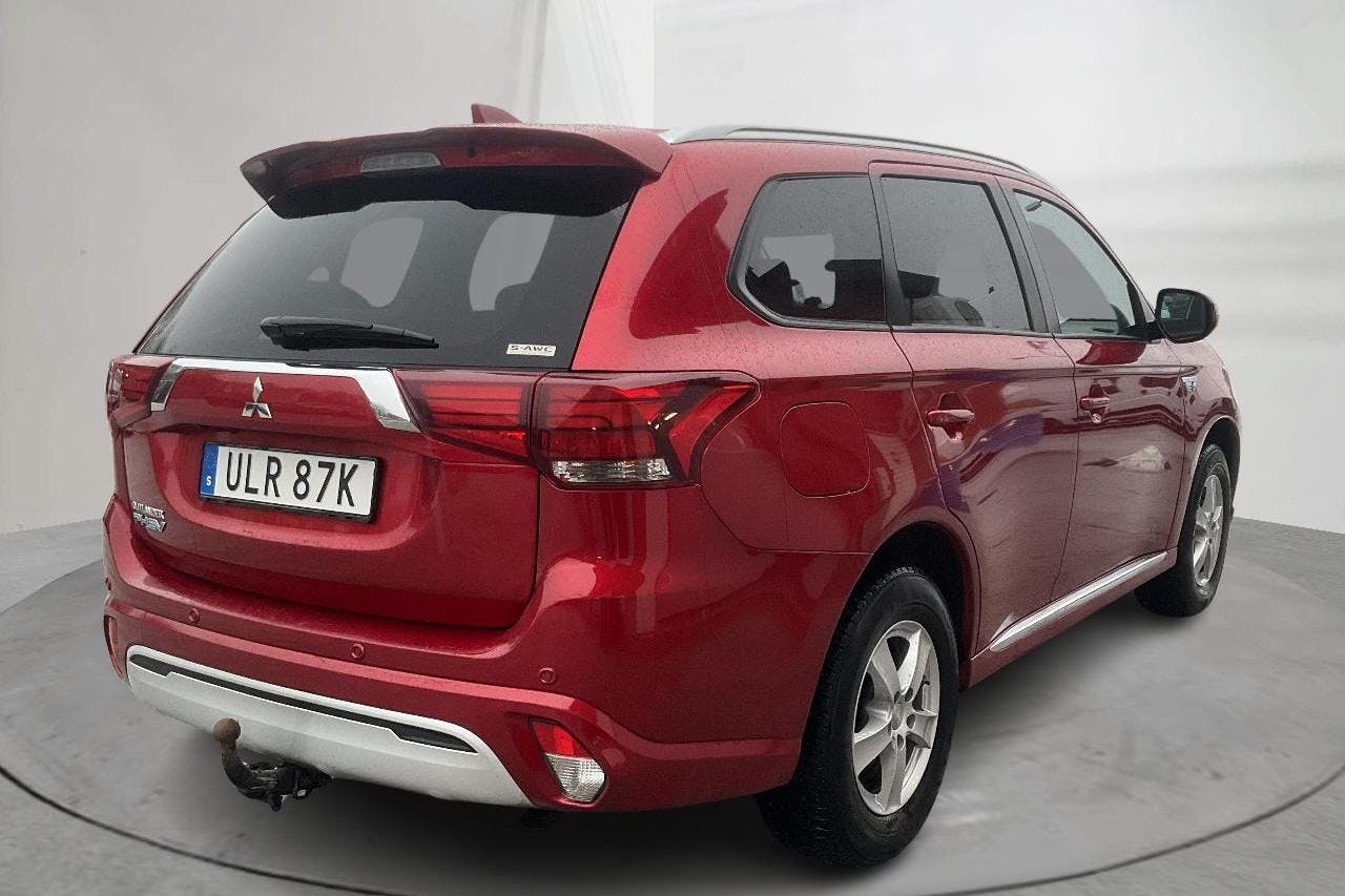 Mitsubishi Outlander 2.4 Plug-in Hybrid 4WD (136hk) - 142 910 km - Automatyczna - czerwony - 2020