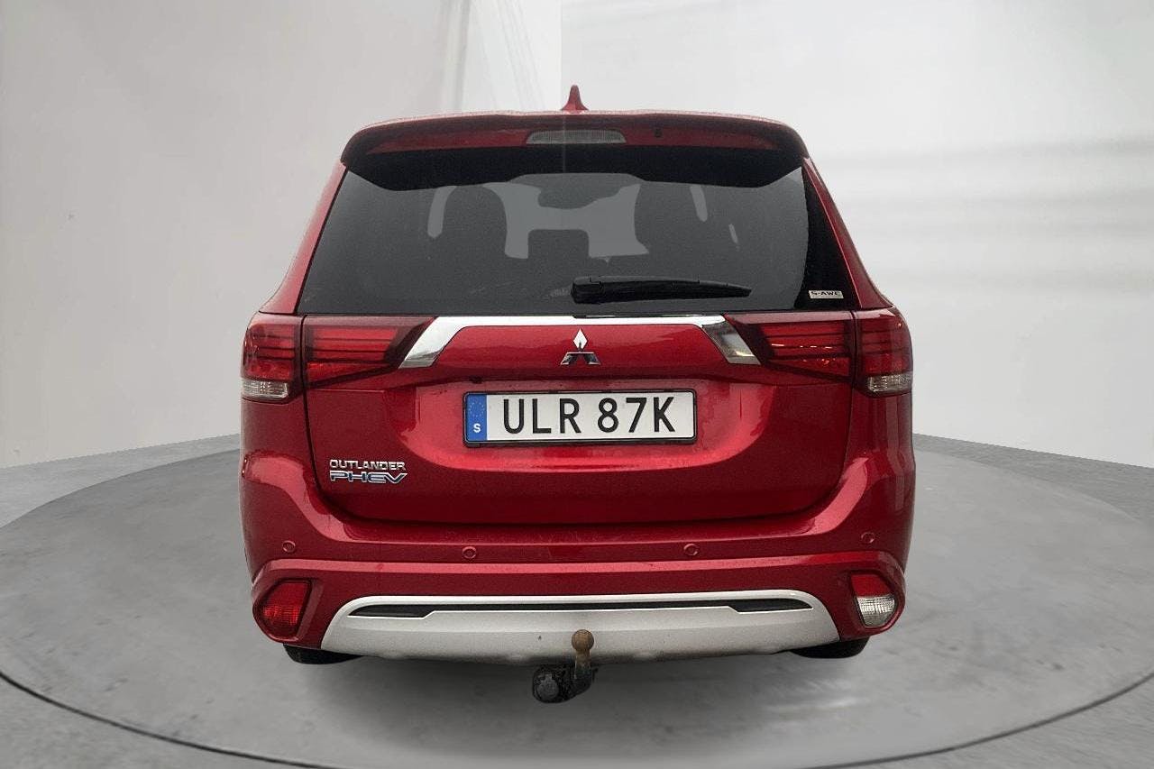 Mitsubishi Outlander 2.4 Plug-in Hybrid 4WD (136hk) - 142 910 km - Automatyczna - czerwony - 2020