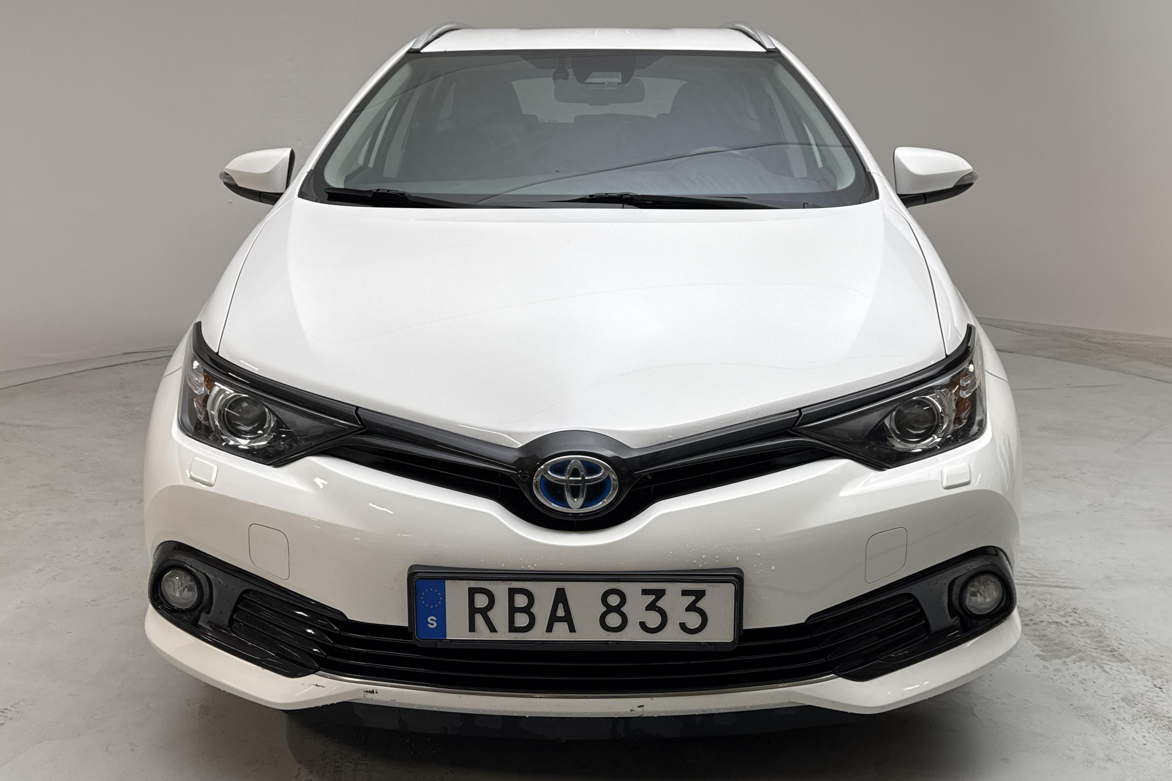 Toyota Auris 1.8 HSD Touring Sports (99hk) - 73 740 km - Automatic - white - 2018