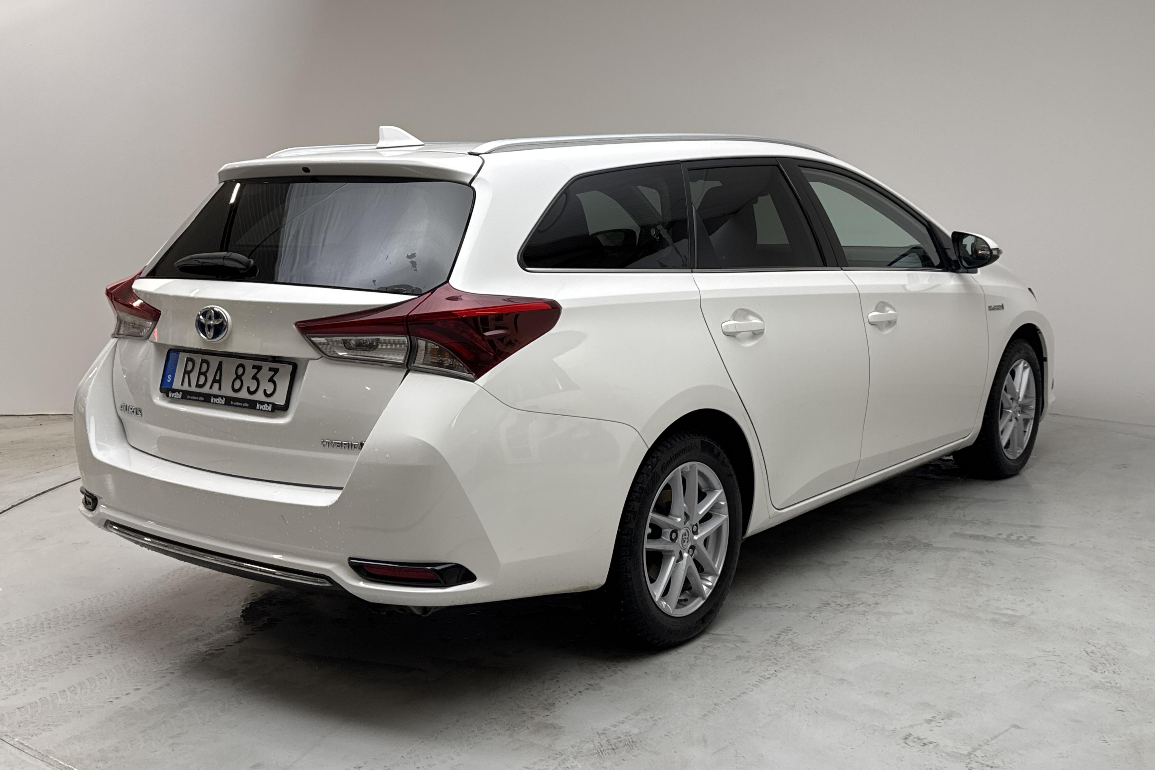 Toyota Auris 1.8 HSD Touring Sports (99hk) - 73 740 km - Automatic - white - 2018