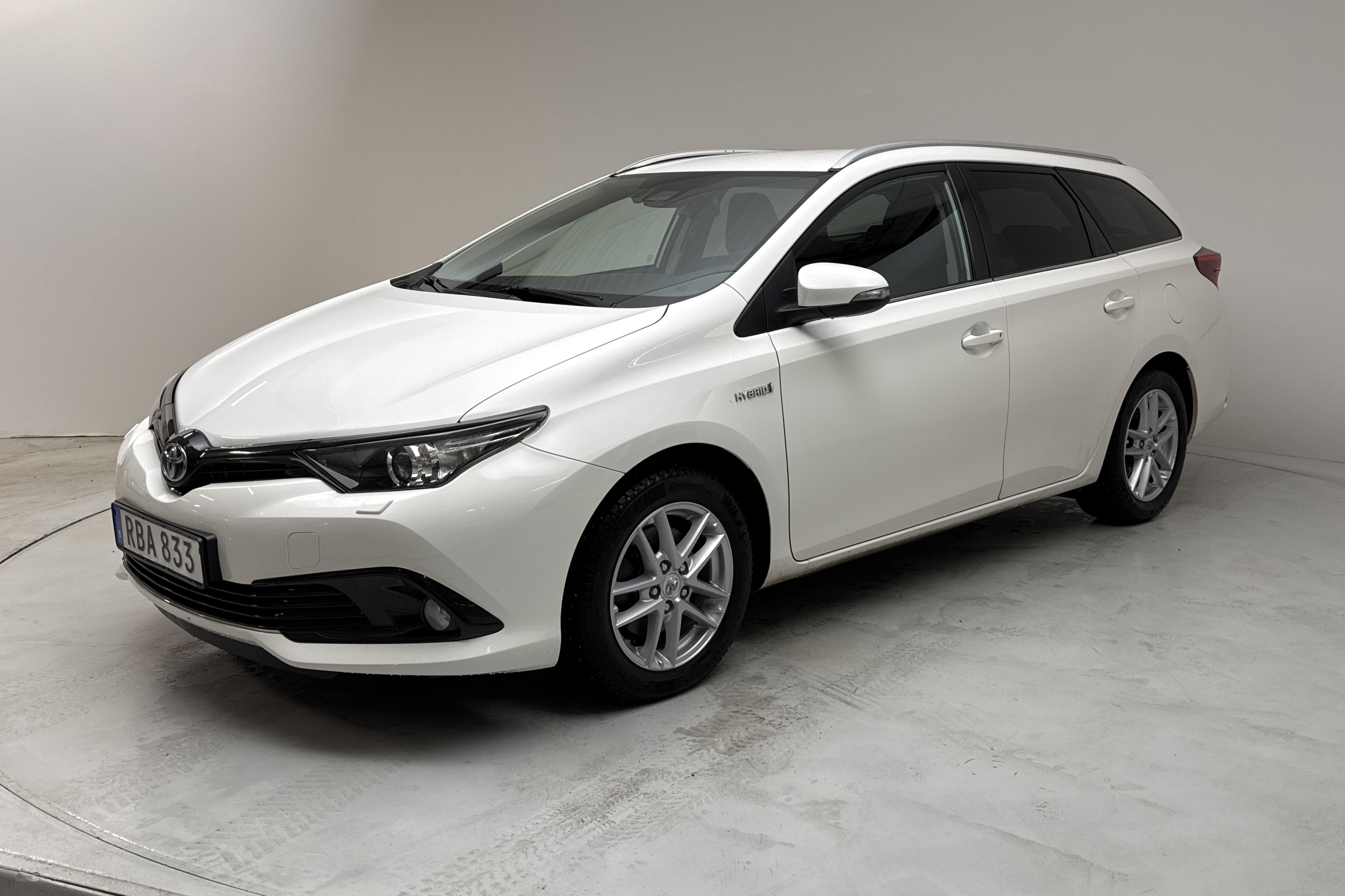 Toyota Auris 1.8 HSD Touring Sports (99hk) - 73 740 km - Automatic - white - 2018