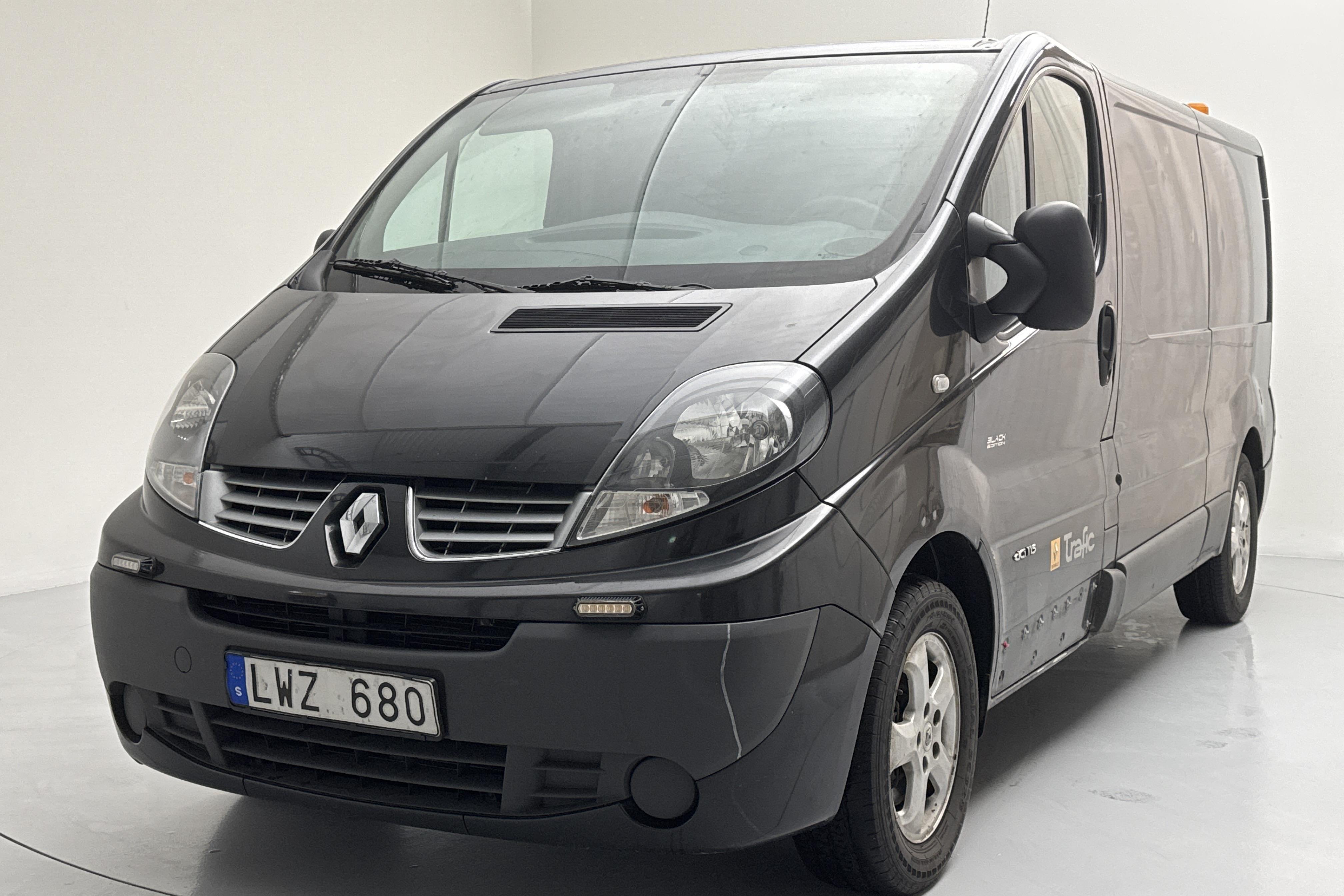 Renault Trafic 2.0 dCi Skåp/Buss (115hk) - 180 180 km - Manual - black - 2011