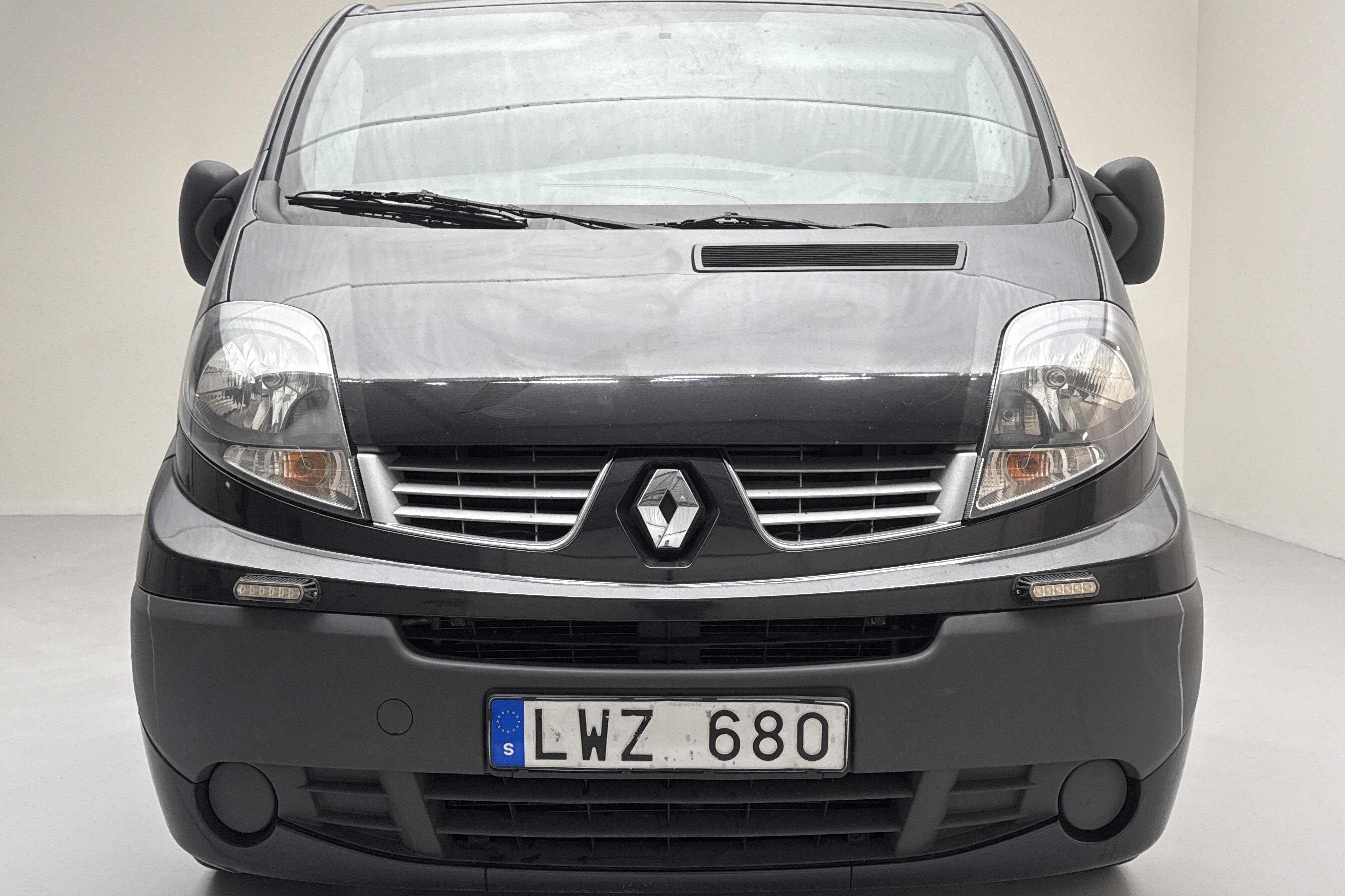 Renault Trafic 2.0 dCi Skåp/Buss (115hk) - 180 180 km - Manual - black - 2011