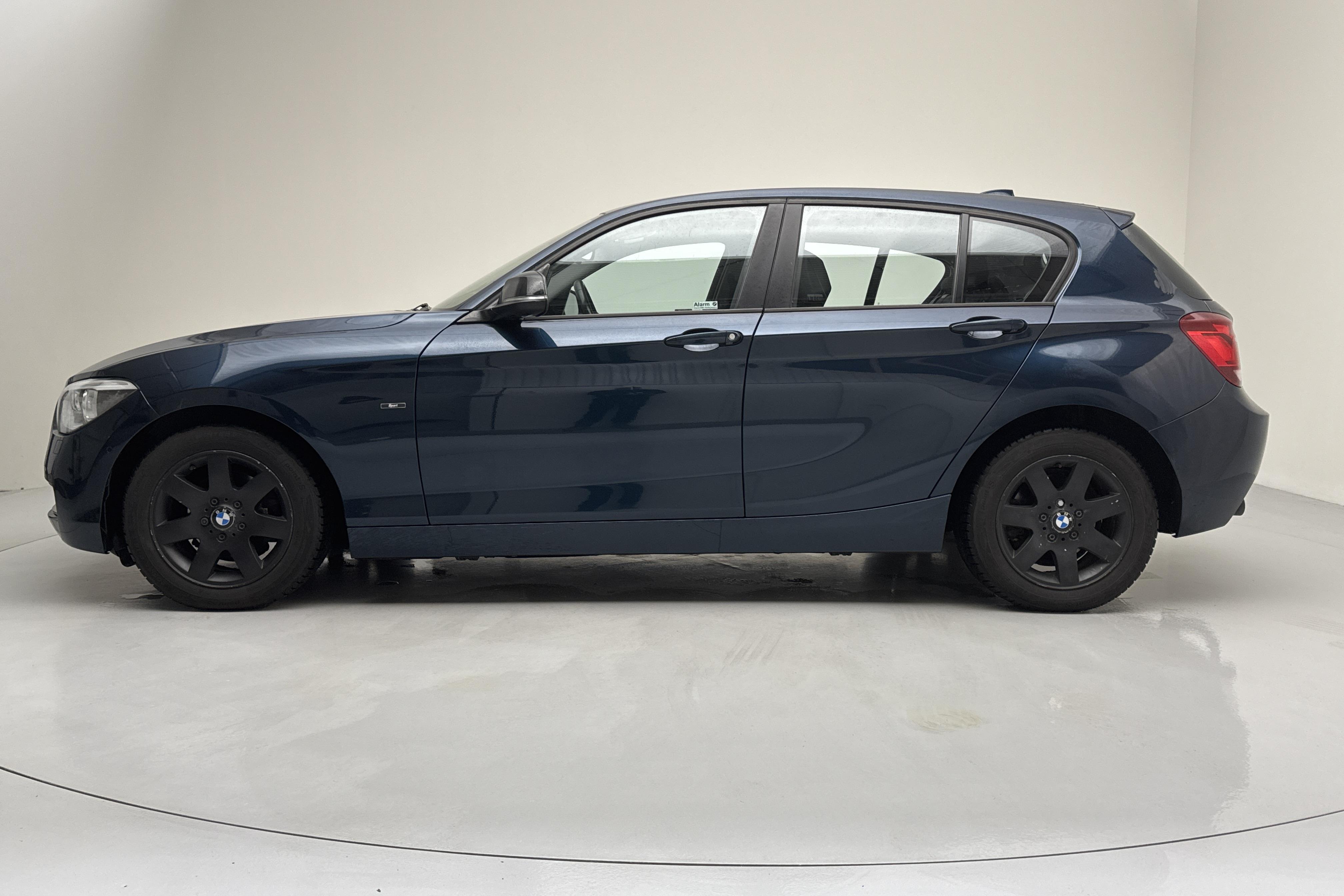 BMW 118d 5dr, F20 (143hk) - 113 420 km - Automaatne - sinine - 2014