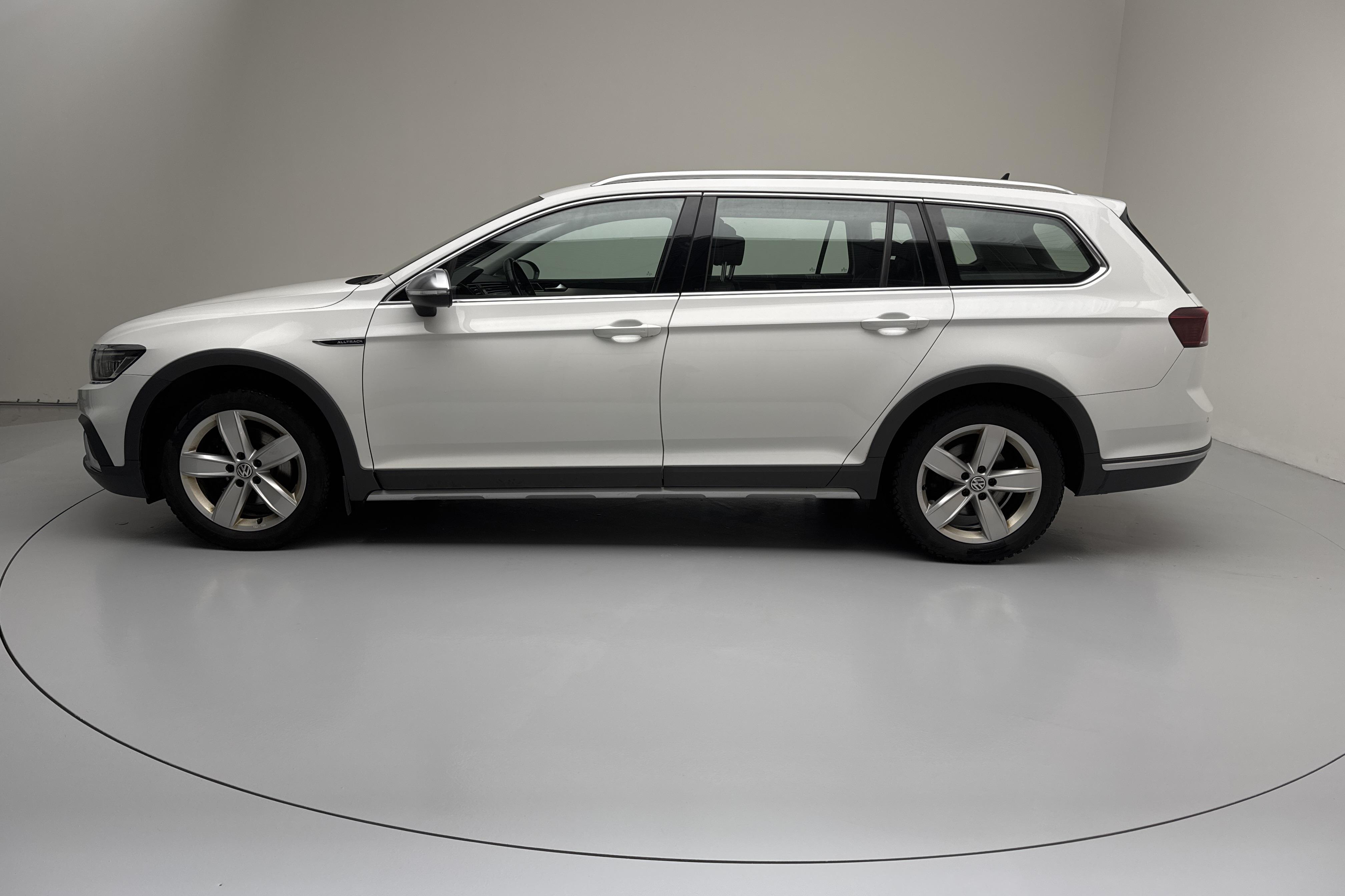 VW Passat Alltrack 2.0 TDI Sportscombi 4Motion (200hk) - 118 150 km - Automatyczna - biały - 2021