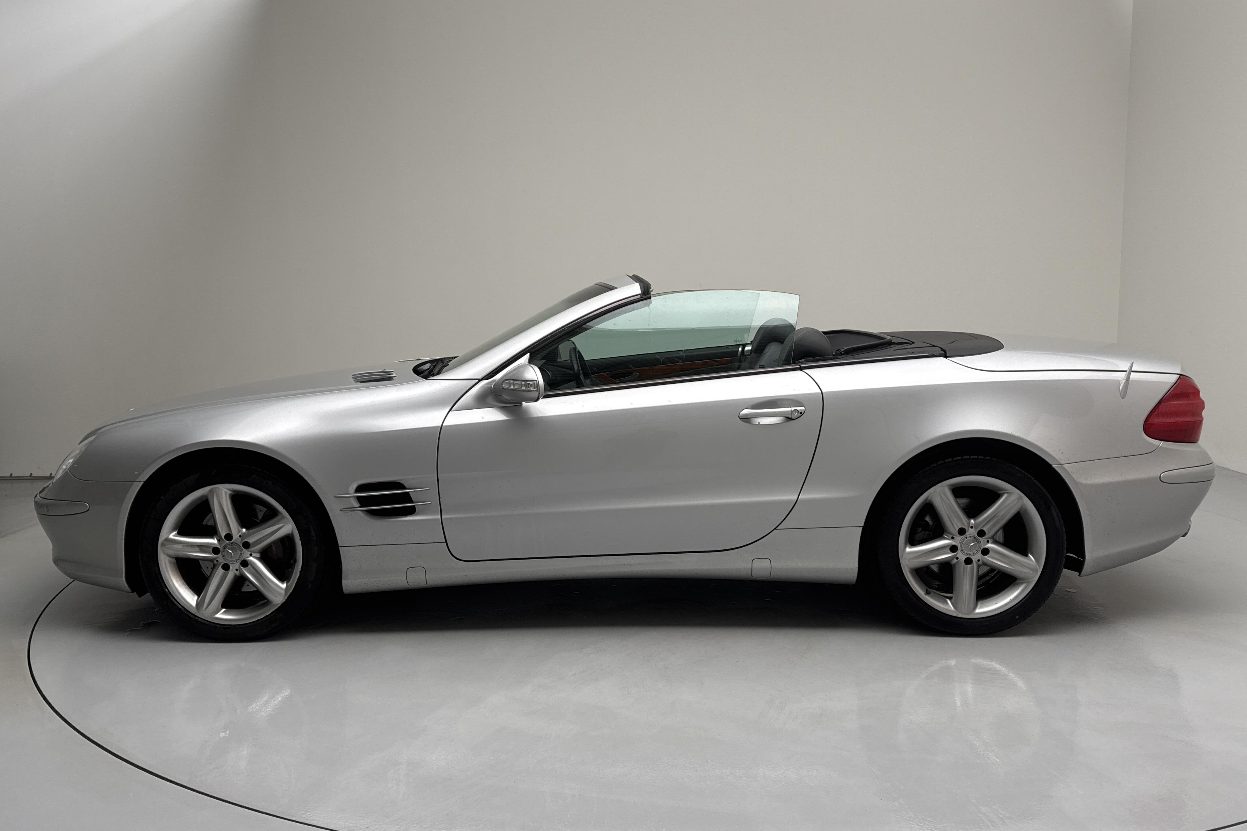 Mercedes SL 500 R230 (306hk) - 84 180 km - Automaatne - hall - 2002