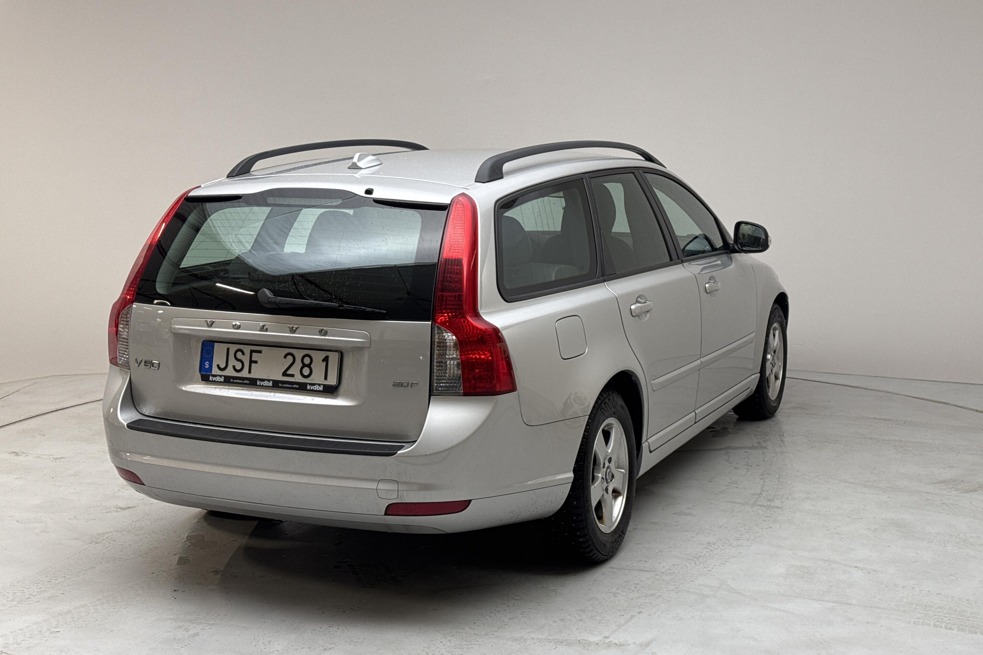 Volvo V50 2.0F (145hk) - 139 590 km - Manual - Light Grey - 2011