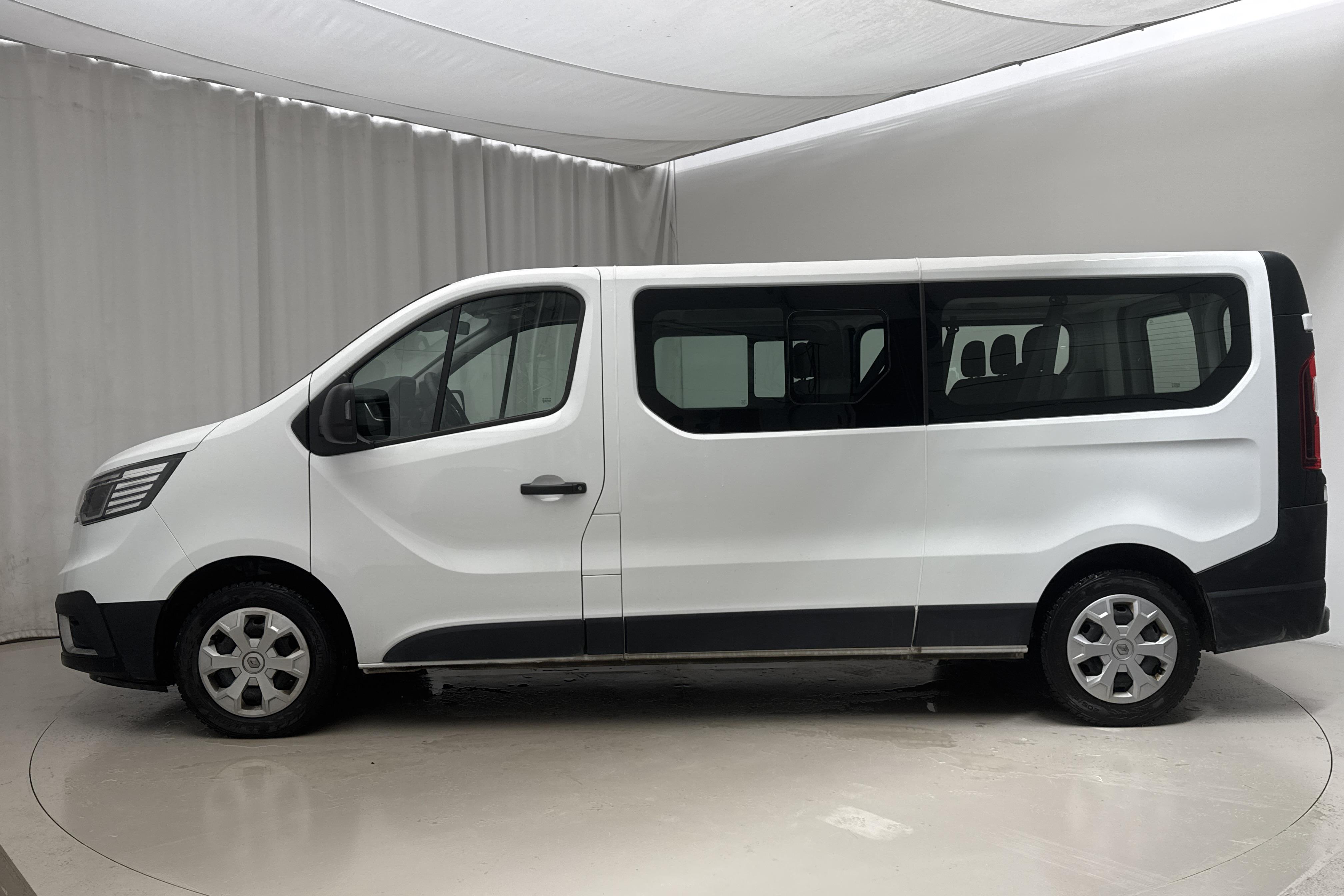 Renault Trafic Grand Kombi 2.0 dCi  (150hk) - 10 931 mil - Automat - vit - 2021