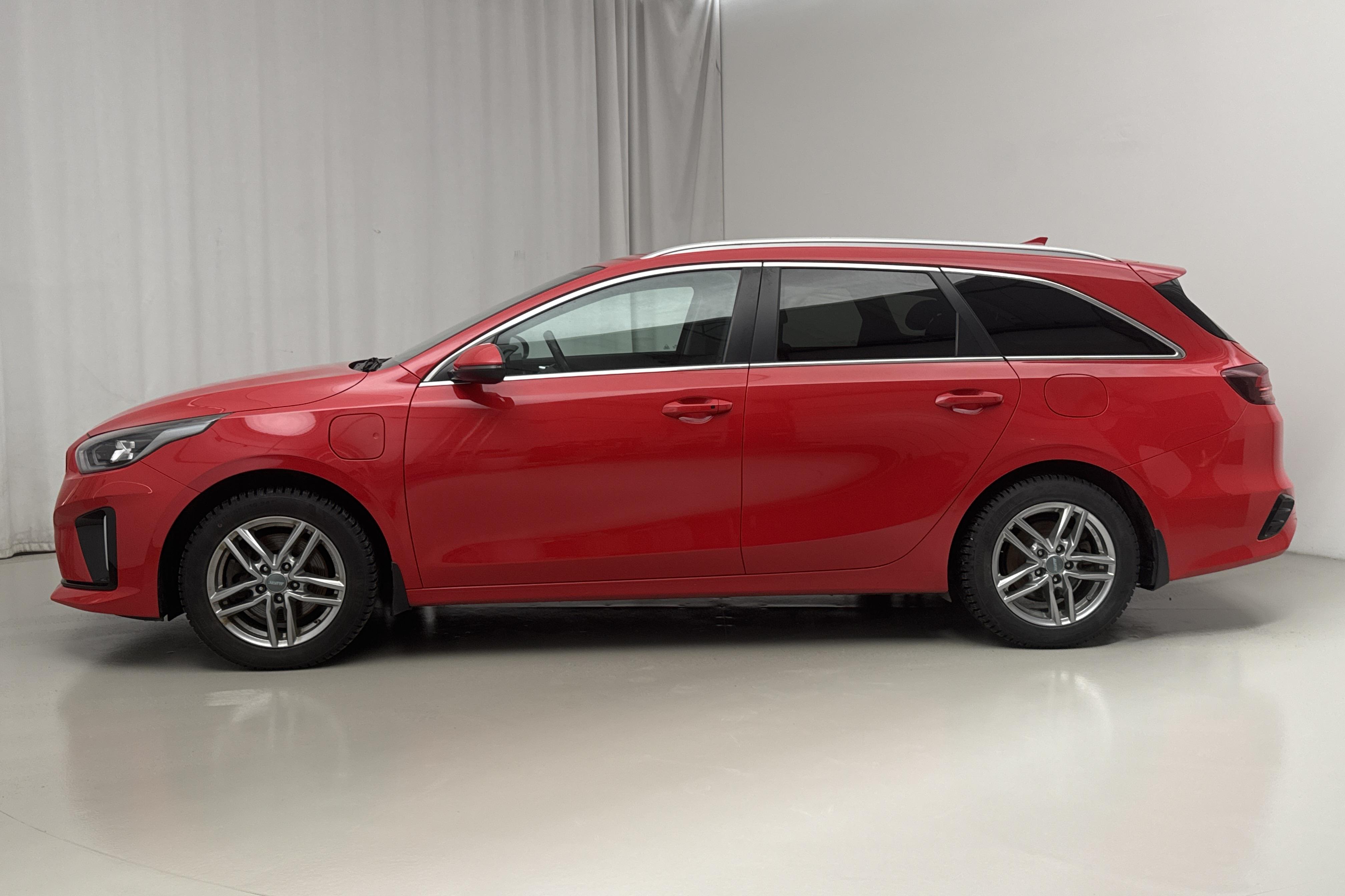 KIA Ceed 1.6 Plug-in Hybrid SW (141hk) - 98 140 km - Automaattinen - punainen - 2020