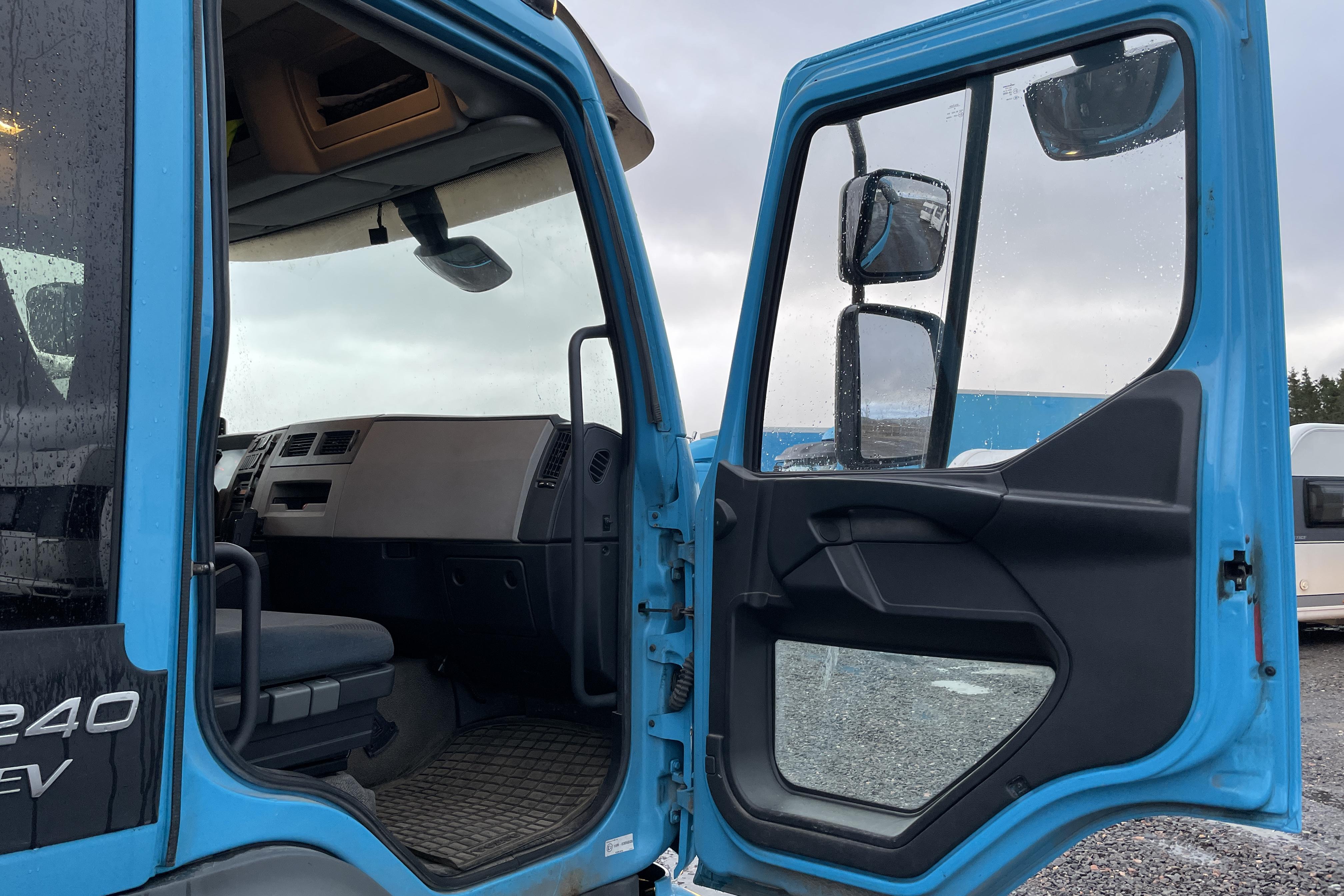 Volvo FL240 - 477 071 km - Automaattinen - Light Blue - 2014