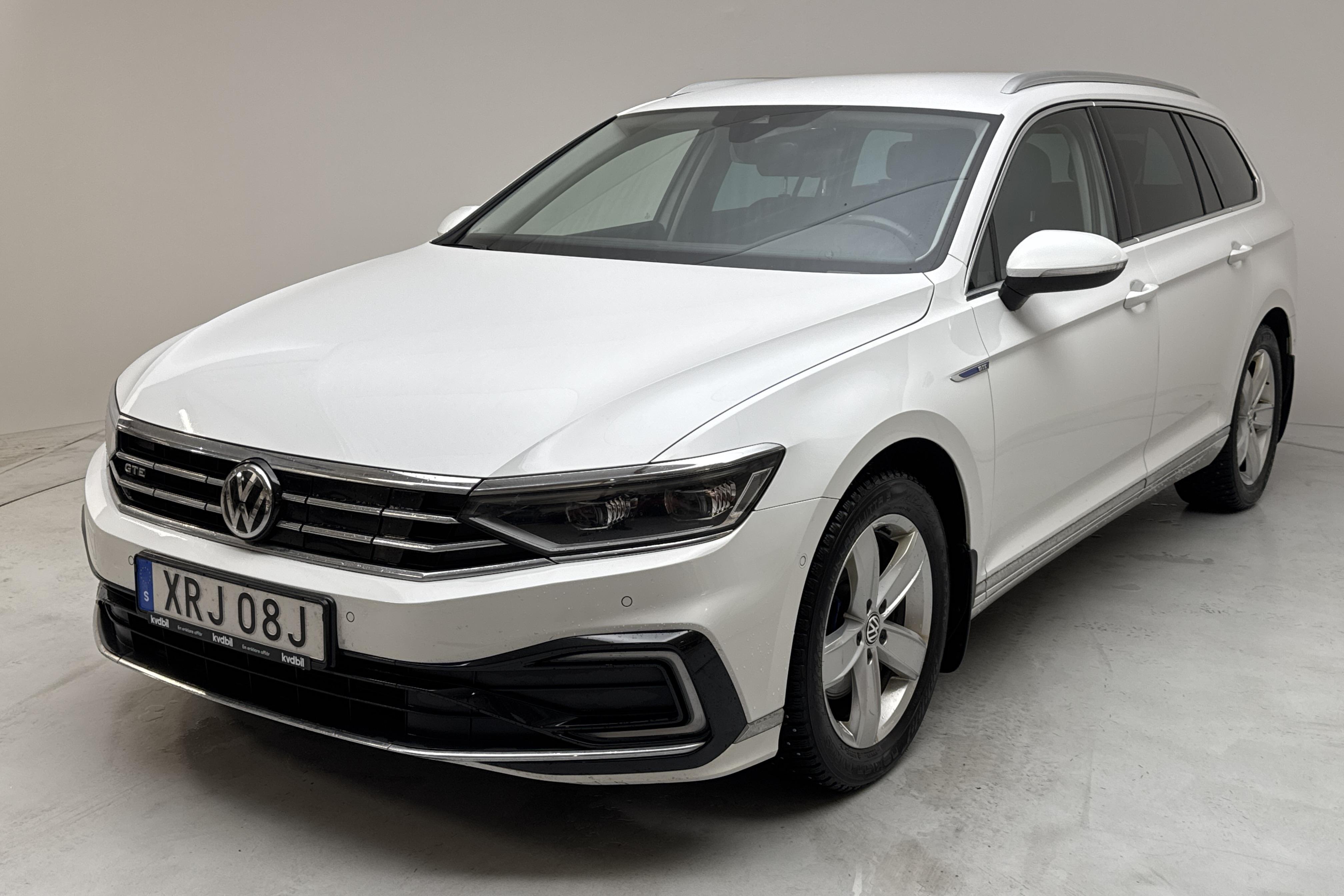 VW Passat 1.4 GTE Sportscombi (218hk) - 102 840 km - Automatyczna - biały - 2020