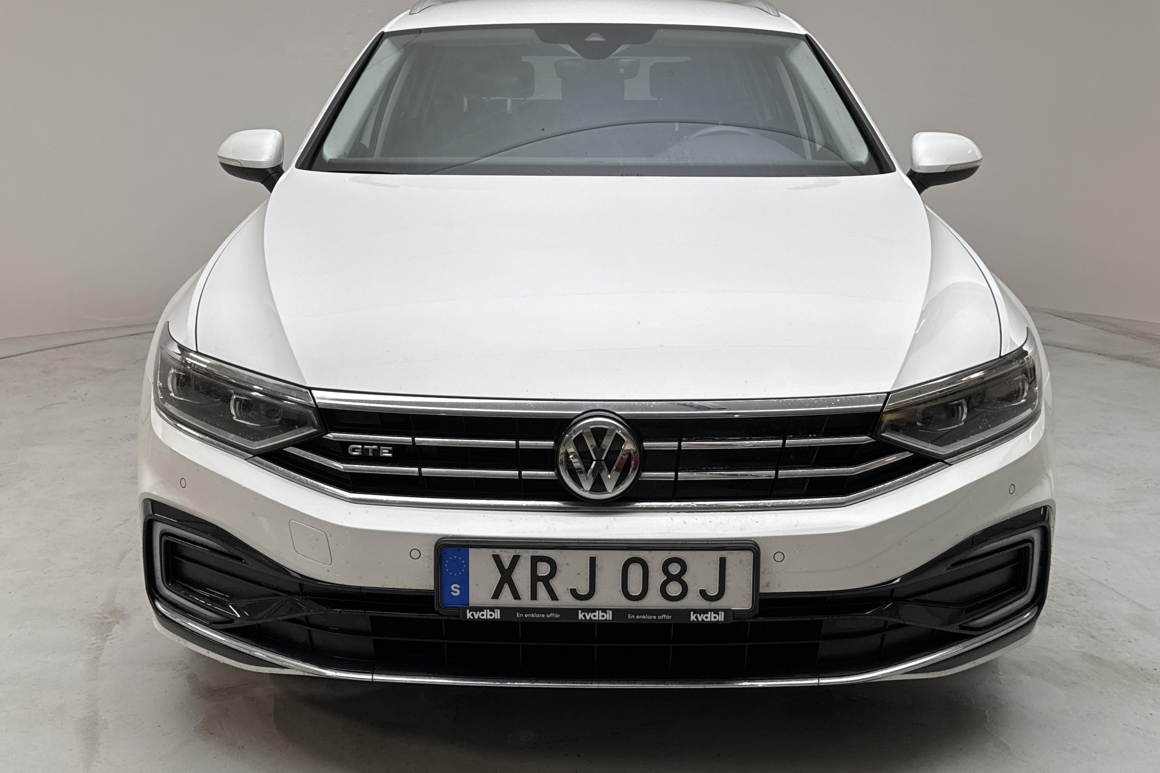 VW Passat 1.4 GTE Sportscombi (218hk) - 102 840 km - Automatyczna - biały - 2020