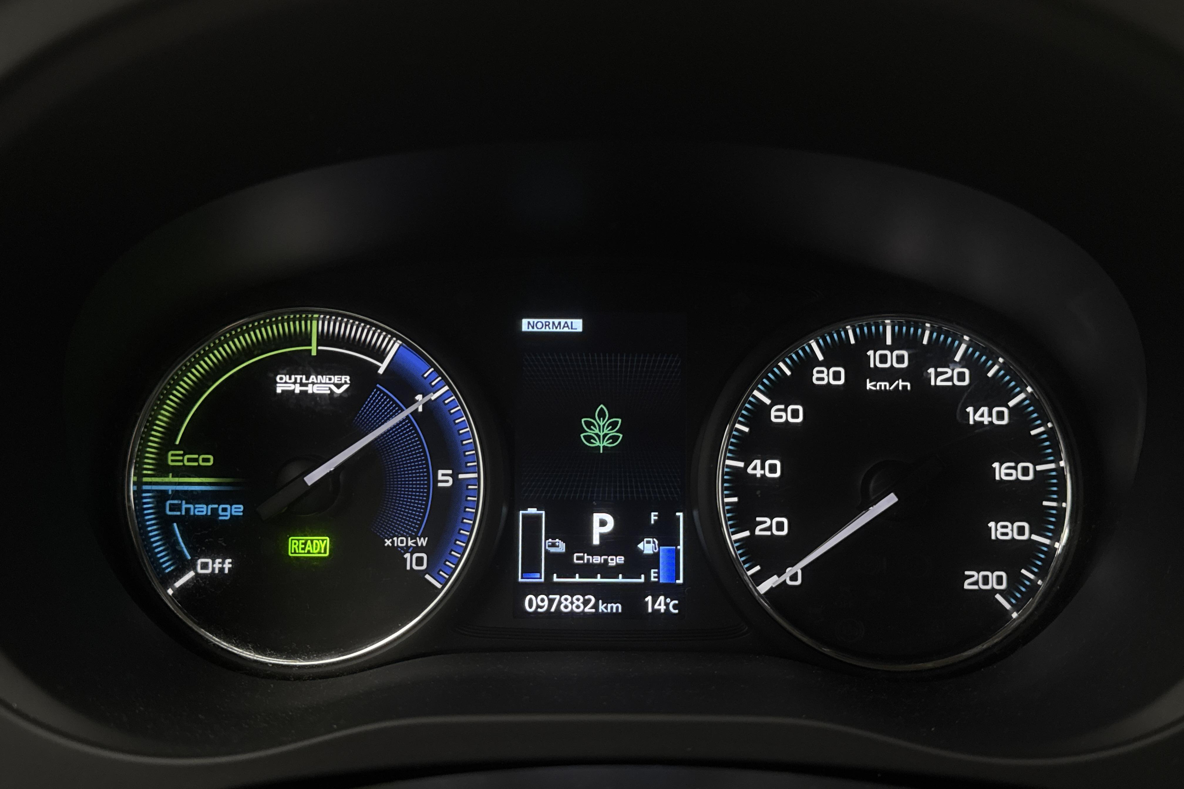 Mitsubishi Outlander 2.4 Plug-in Hybrid 4WD (136hk) - 9 788 mil - Automat - svart - 2020