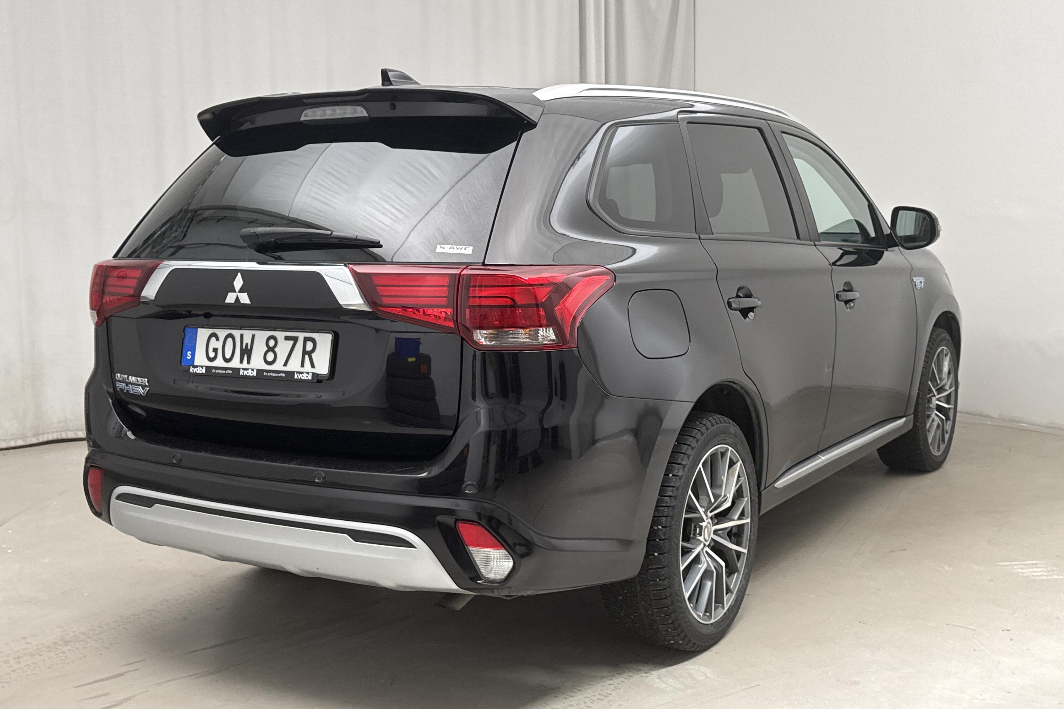 Mitsubishi Outlander 2.4 Plug-in Hybrid 4WD (136hk) - 9 788 mil - Automat - svart - 2020