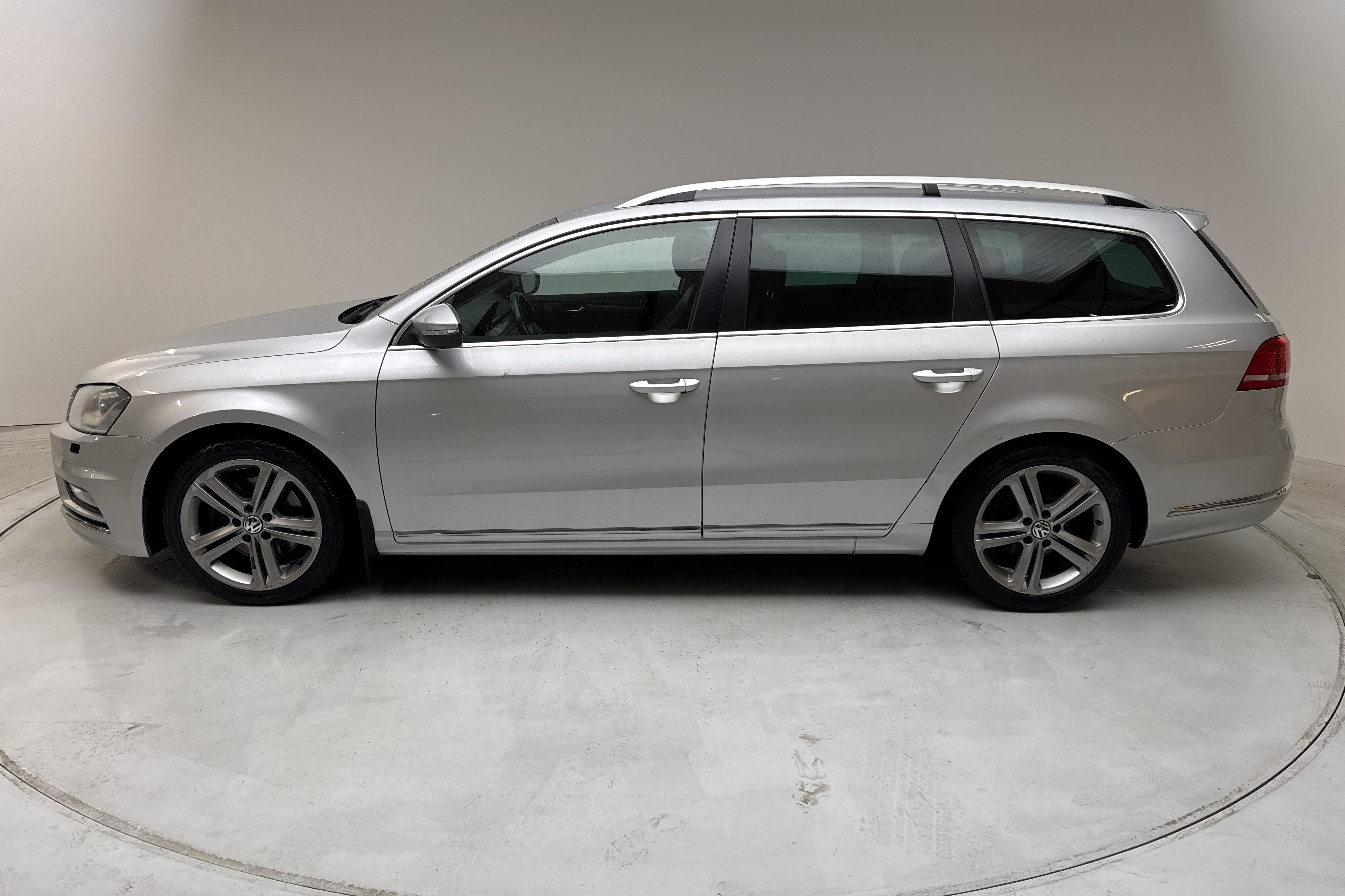 VW Passat 2.0 TDI BlueMotion Technology Variant 4Motion (170hk) - 28 234 mil - Automat - silver - 2013