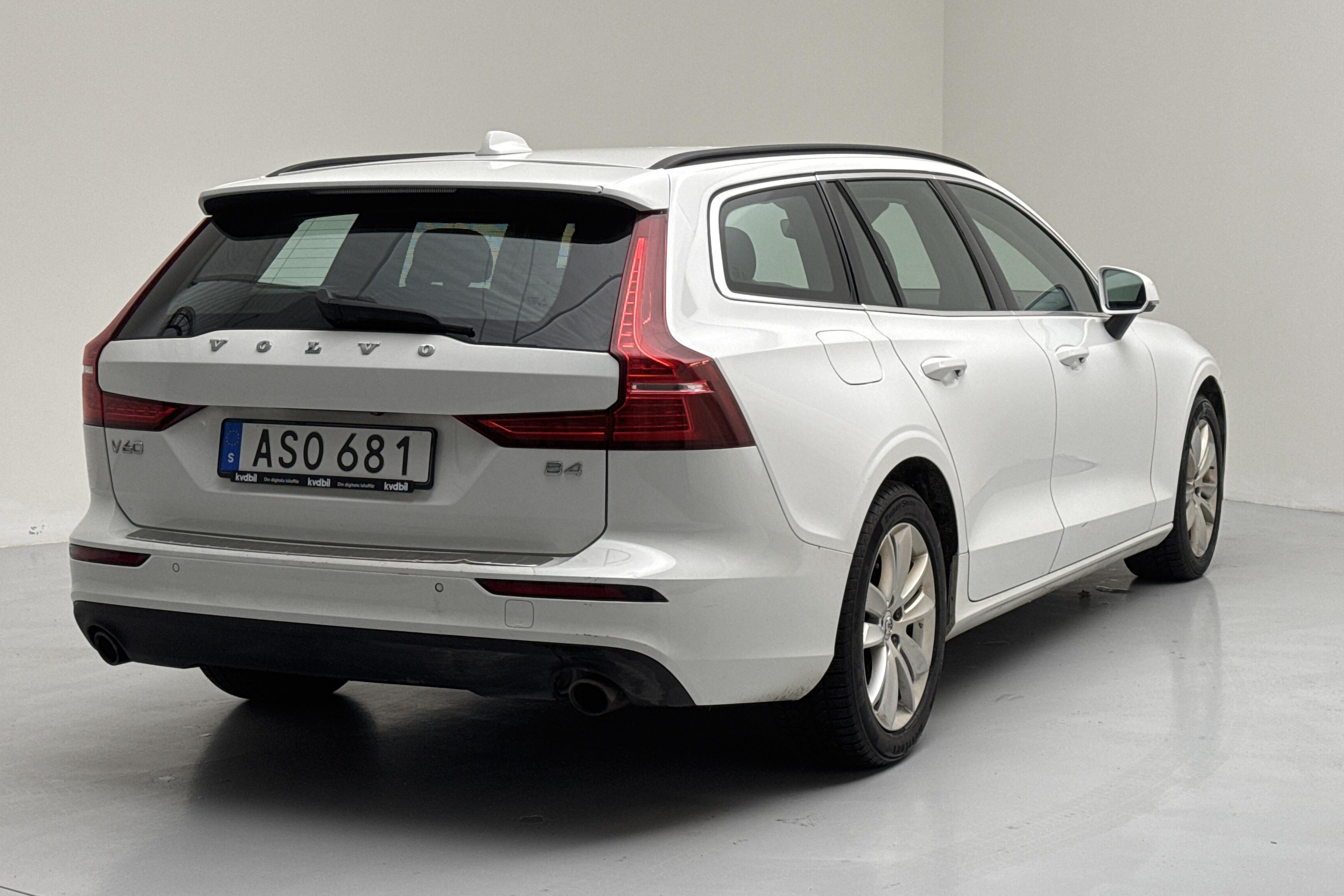 Volvo V60 B4 Mildhybrid, Diesel (197hk) - 284 950 km - Automaattinen - valkoinen - 2022