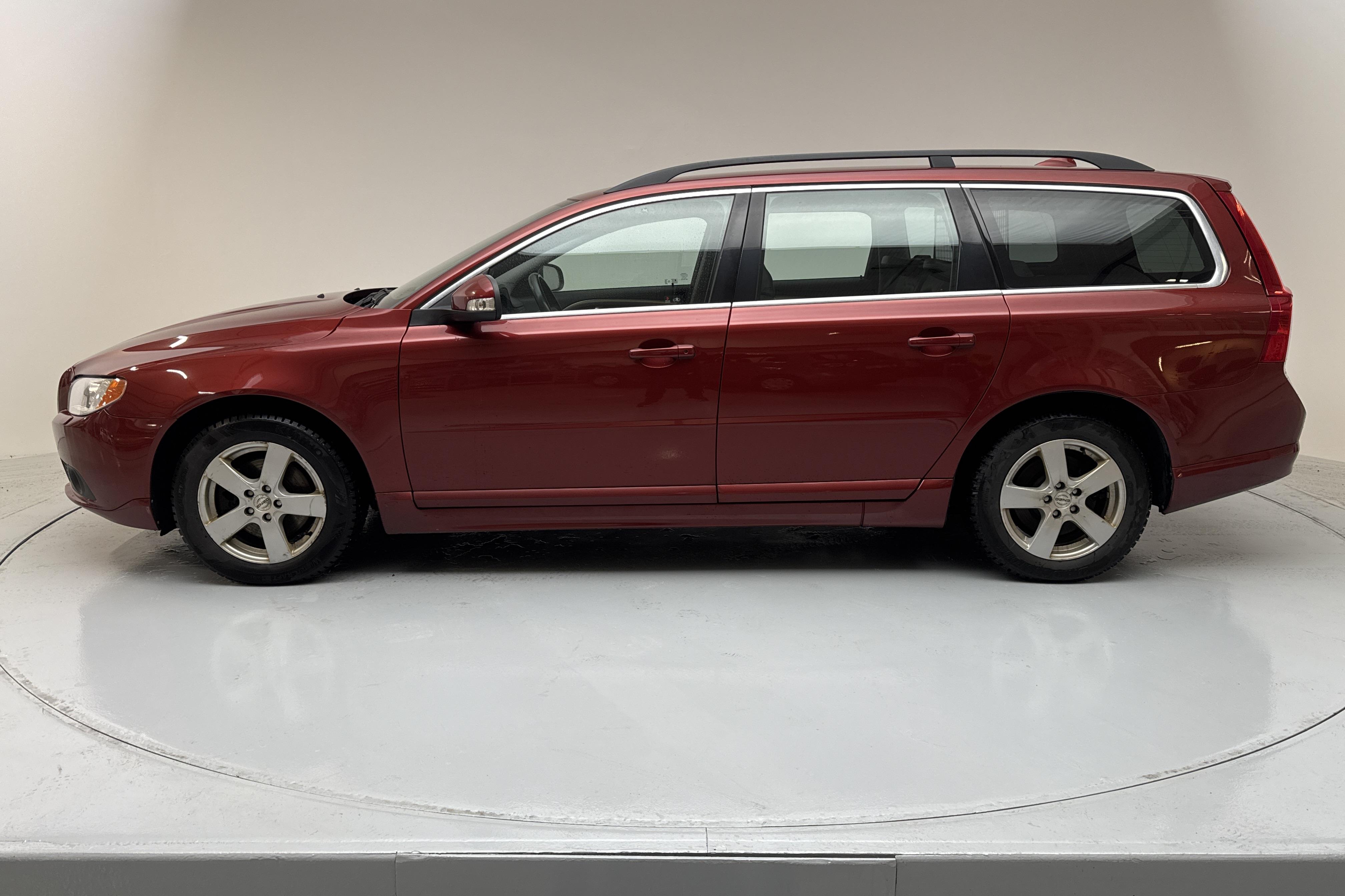 Volvo V70 II D3 (163hk) - 21 589 mil - Manuell - röd - 2011