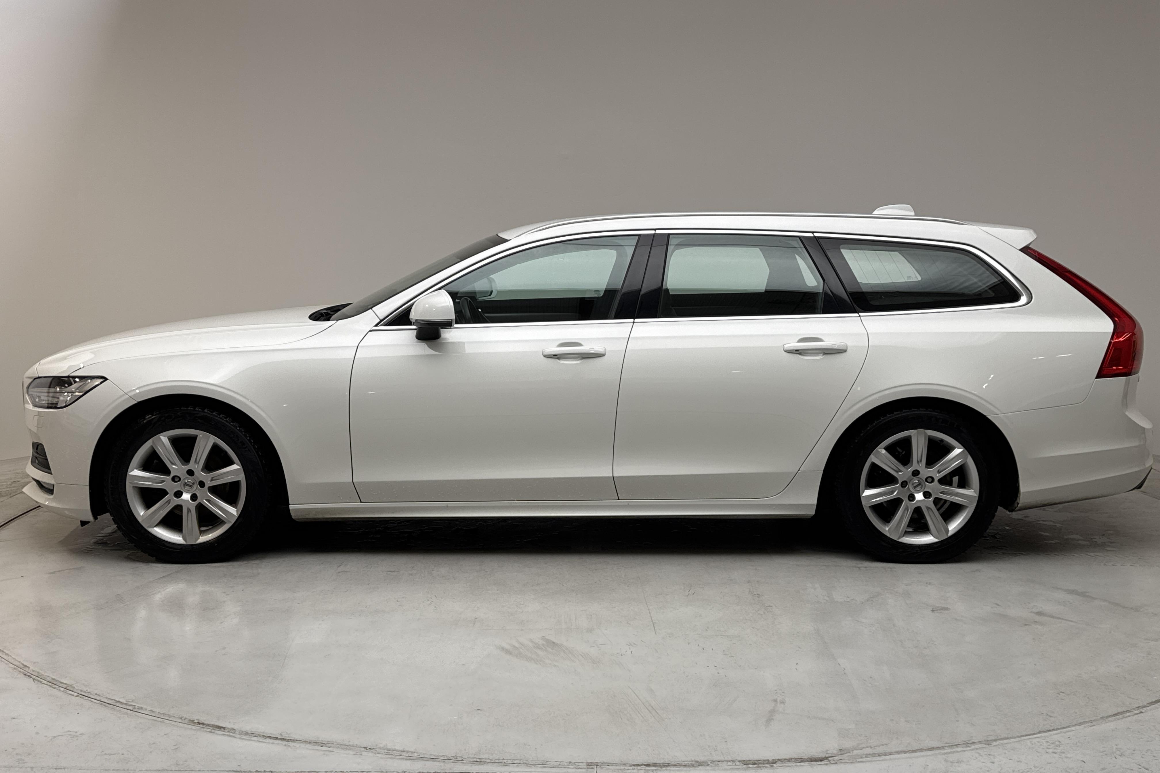 Volvo V90 D4 (190hk) - 167 640 km - Automatyczna - biały - 2020