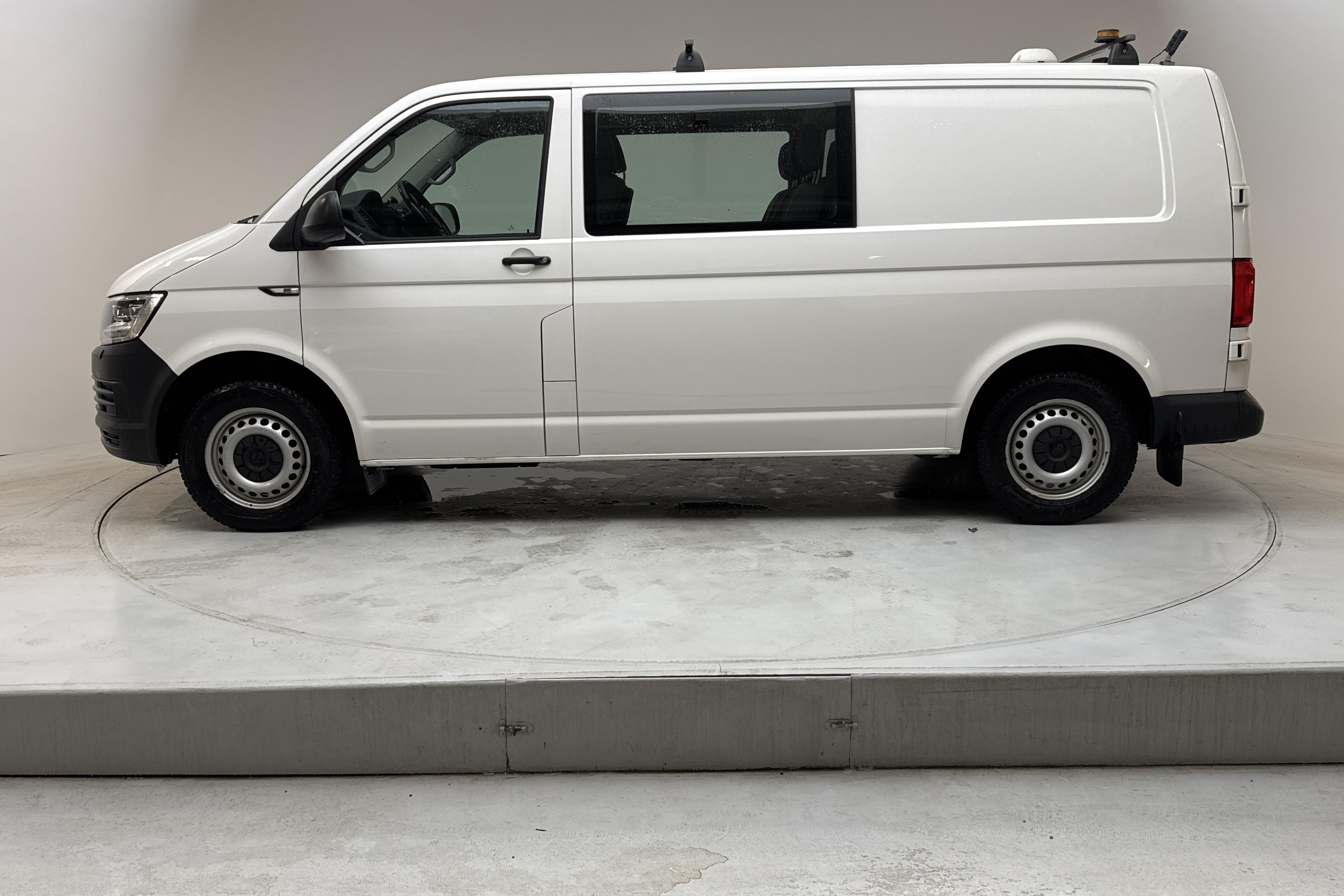 VW Transporter T6 2.0 TDI BMT Skåp (150hk) - 12 773 mil - Automat - vit - 2019