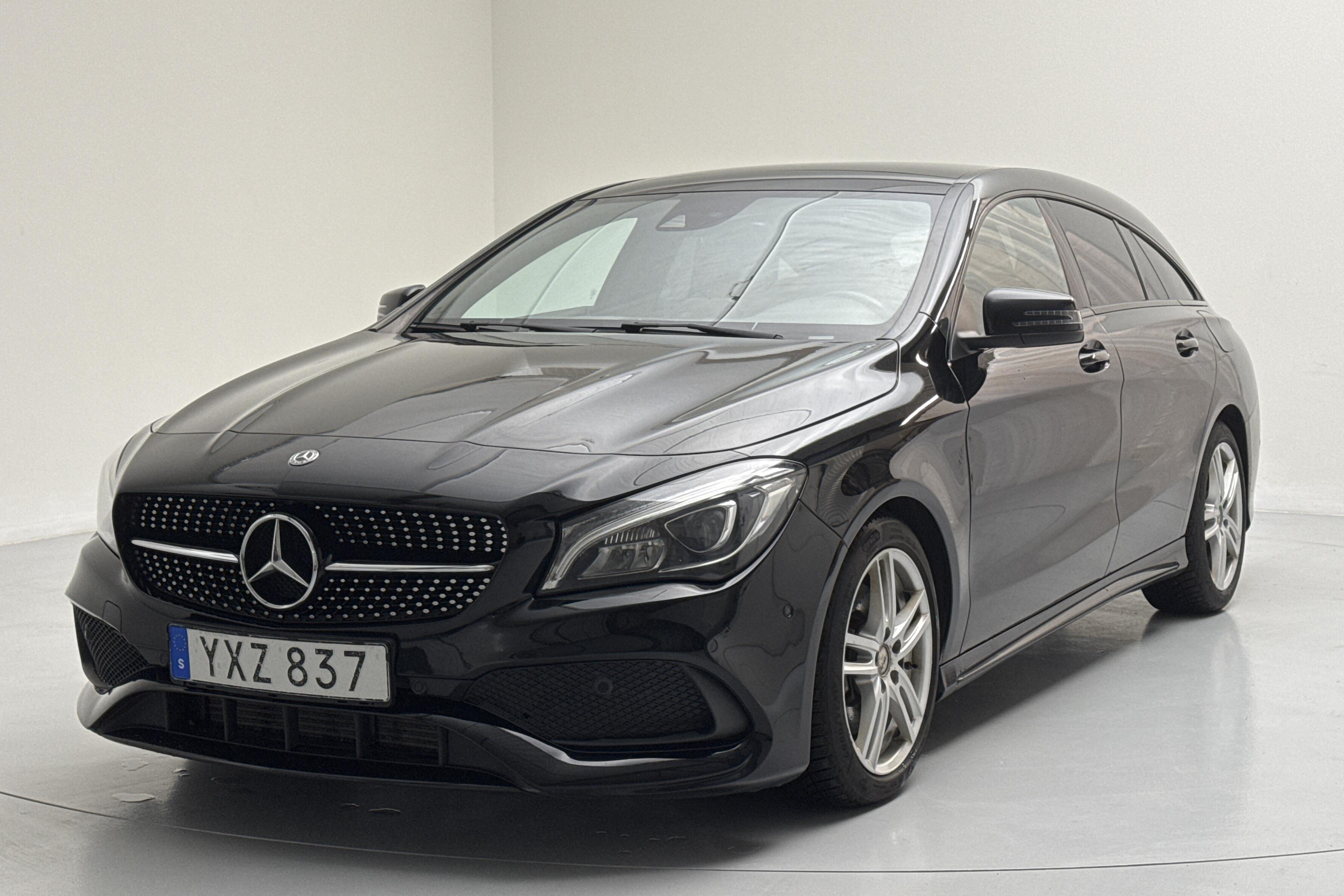 Mercedes CLA 220 d 4MATIC Shooting Brake X117 (177hk) - 26 023 mil - Automat - svart - 2018