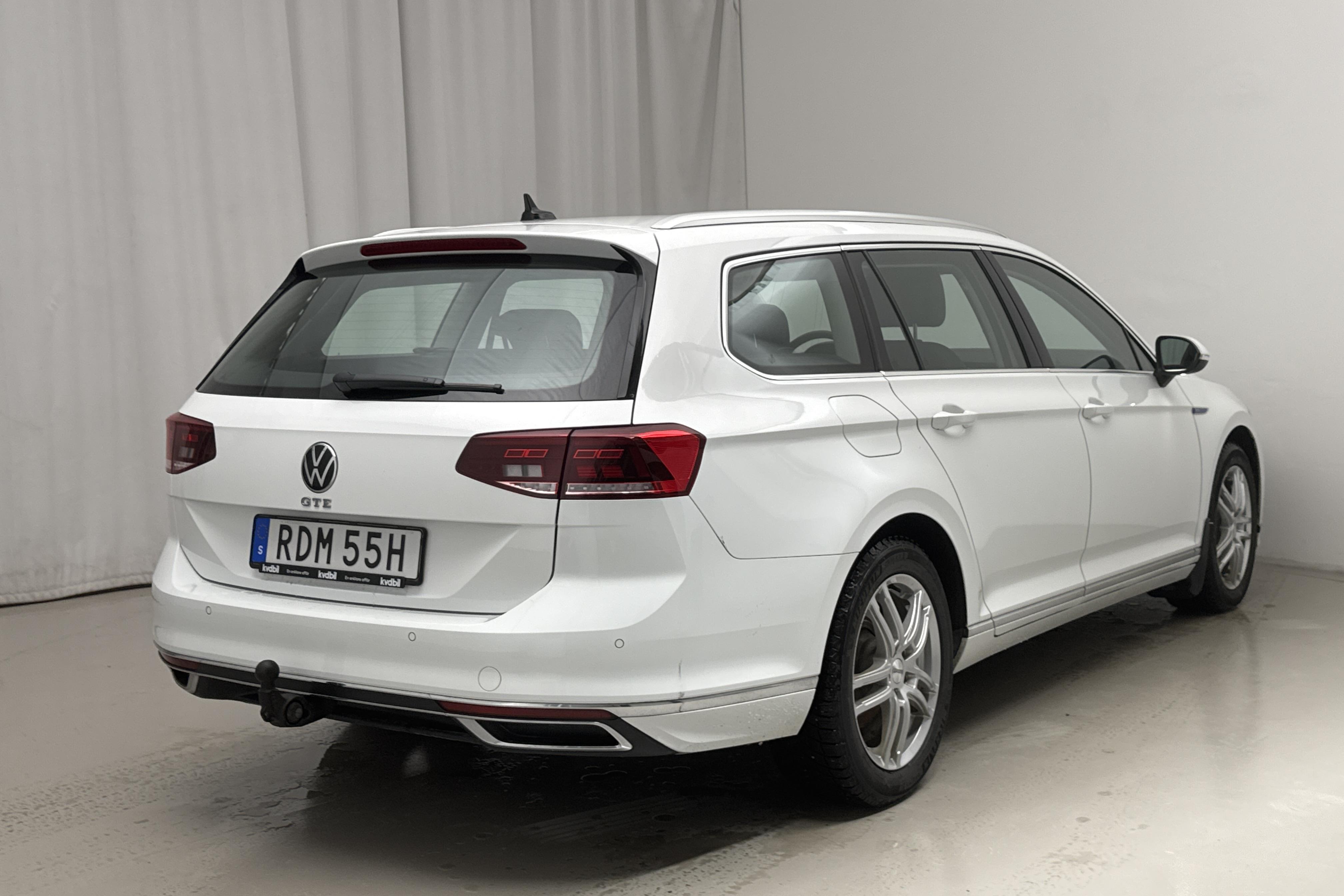 VW Passat 1.4 GTE Sportscombi (218hk) - 6 732 mil - Automat - vit - 2022