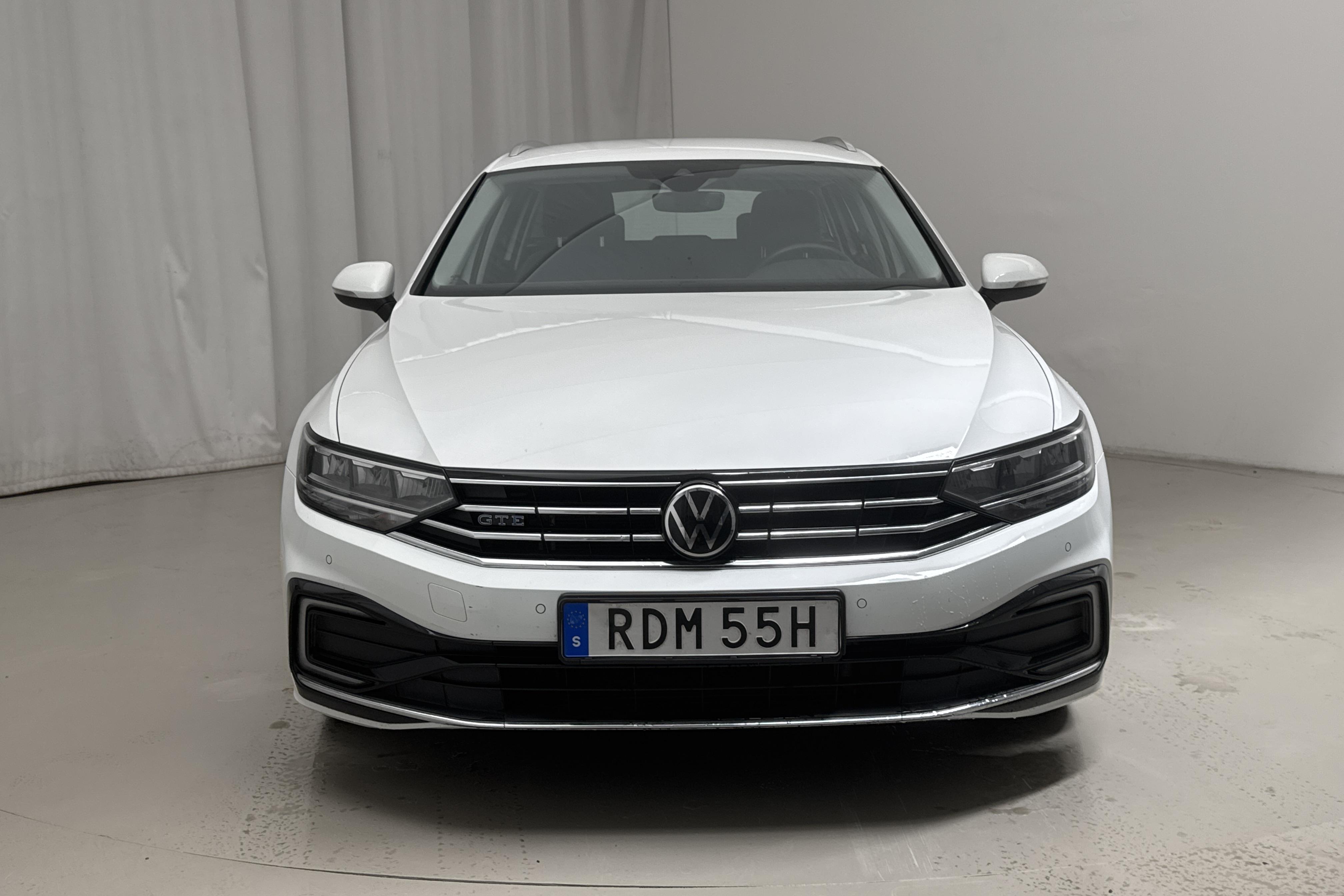 VW Passat 1.4 GTE Sportscombi (218hk) - 6 732 mil - Automat - vit - 2022