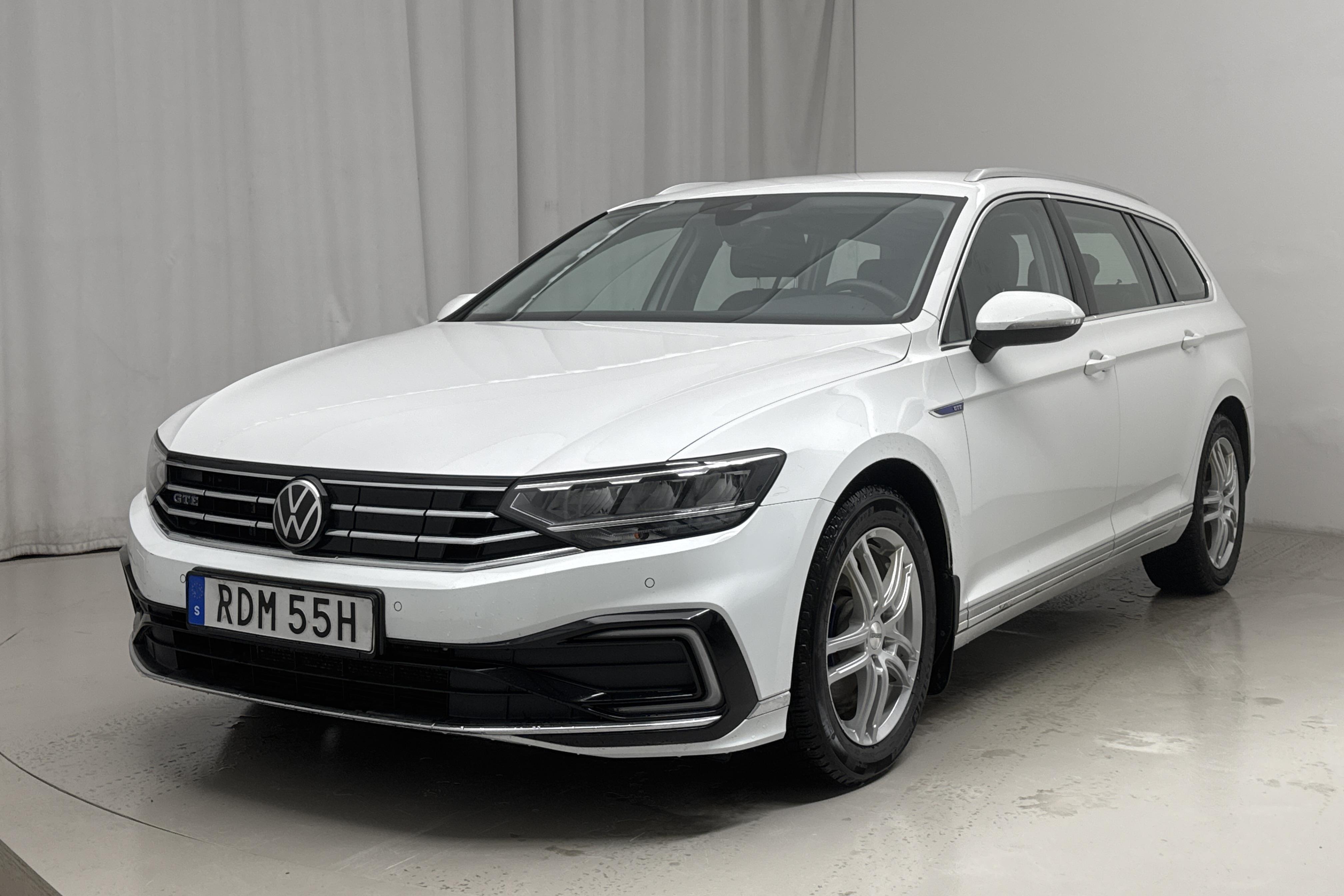 VW Passat 1.4 GTE Sportscombi (218hk) - 6 732 mil - Automat - vit - 2022