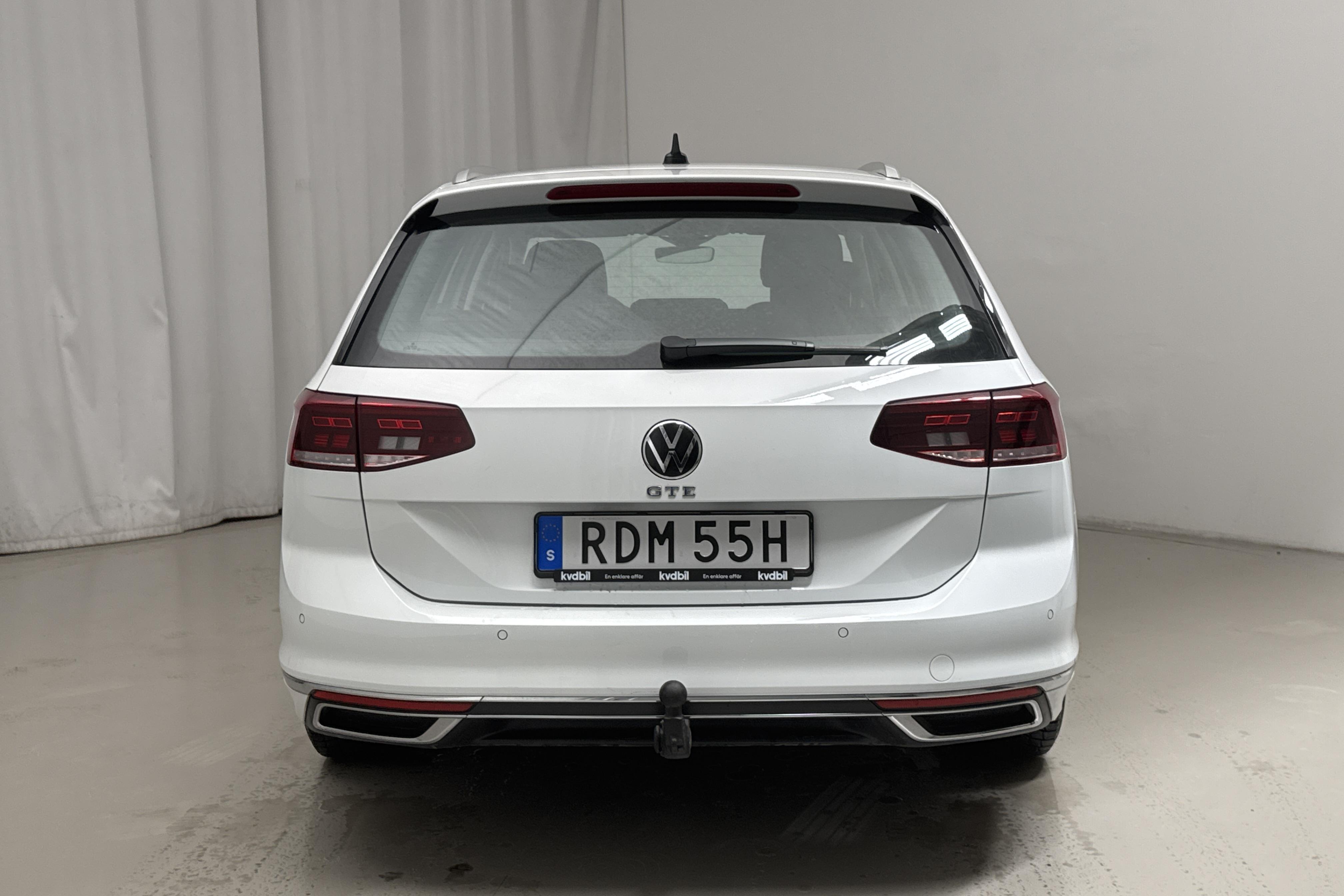 VW Passat 1.4 GTE Sportscombi (218hk) - 6 732 mil - Automat - vit - 2022