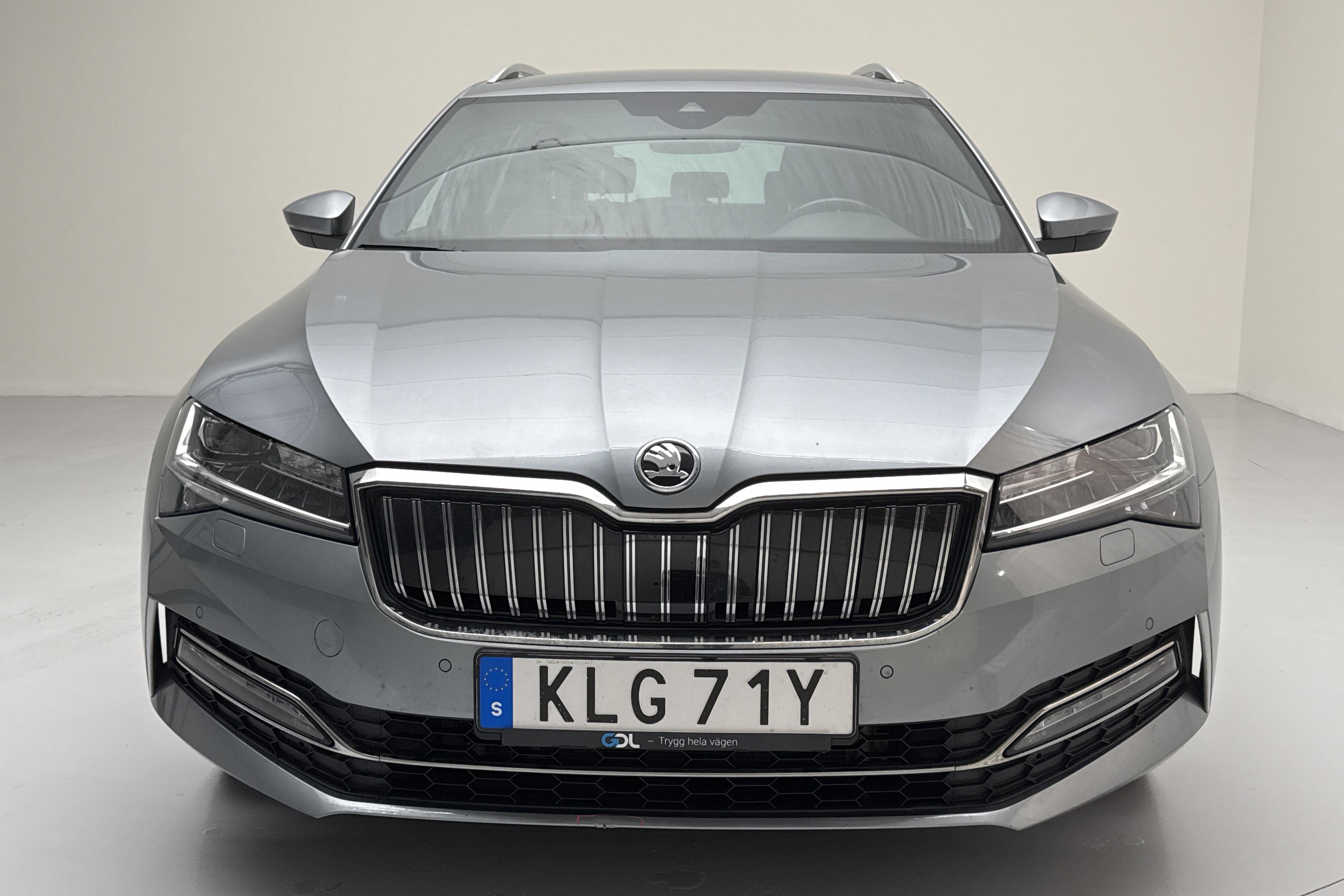 Skoda Superb 1.4 TSI PHEV Kombi (218hk) - 13 407 mil - Automat - grå - 2021