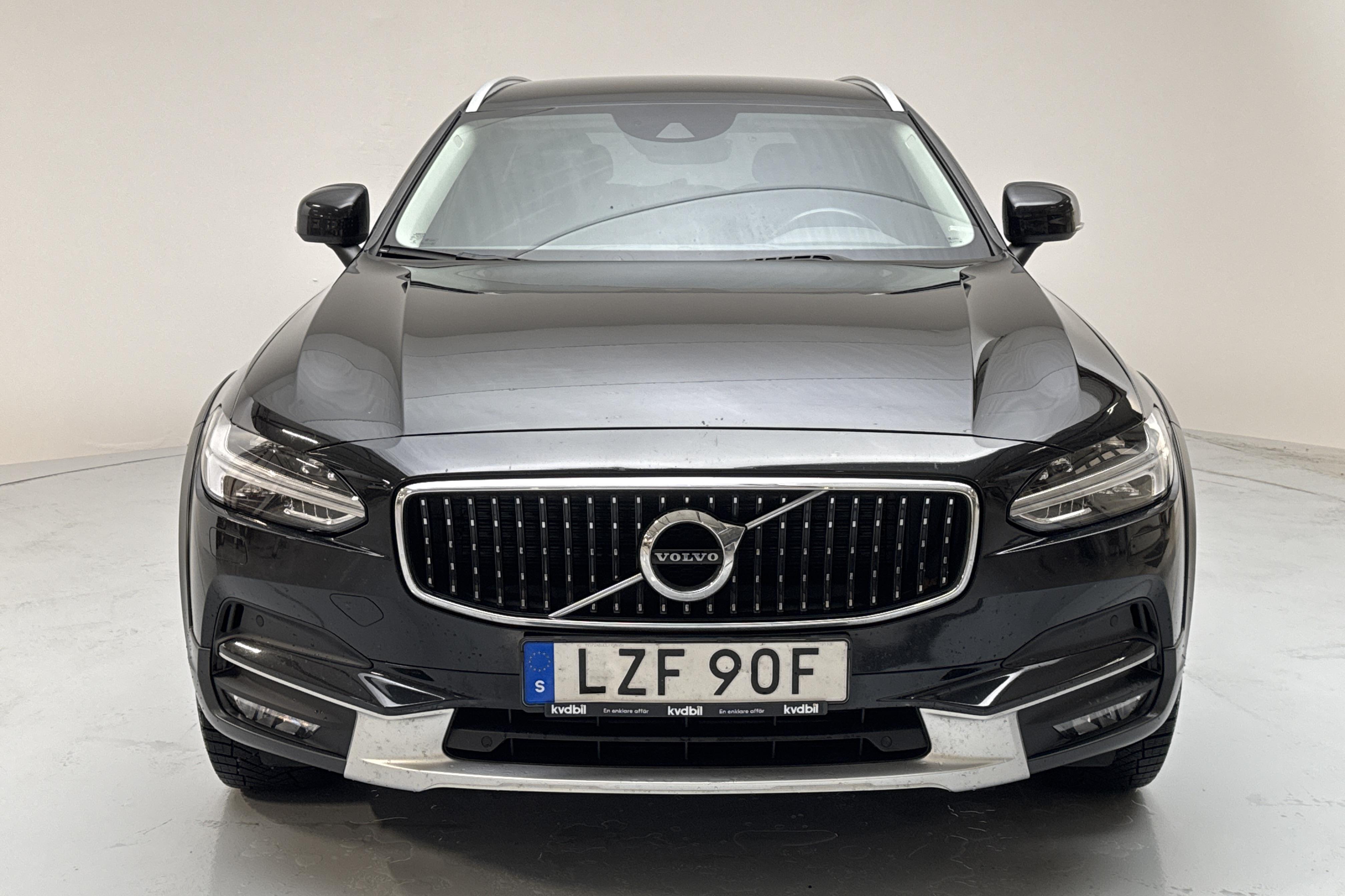 Volvo V90 D4 Cross Country AWD (190hk) - 130 130 km - Automatyczna - czarny - 2020